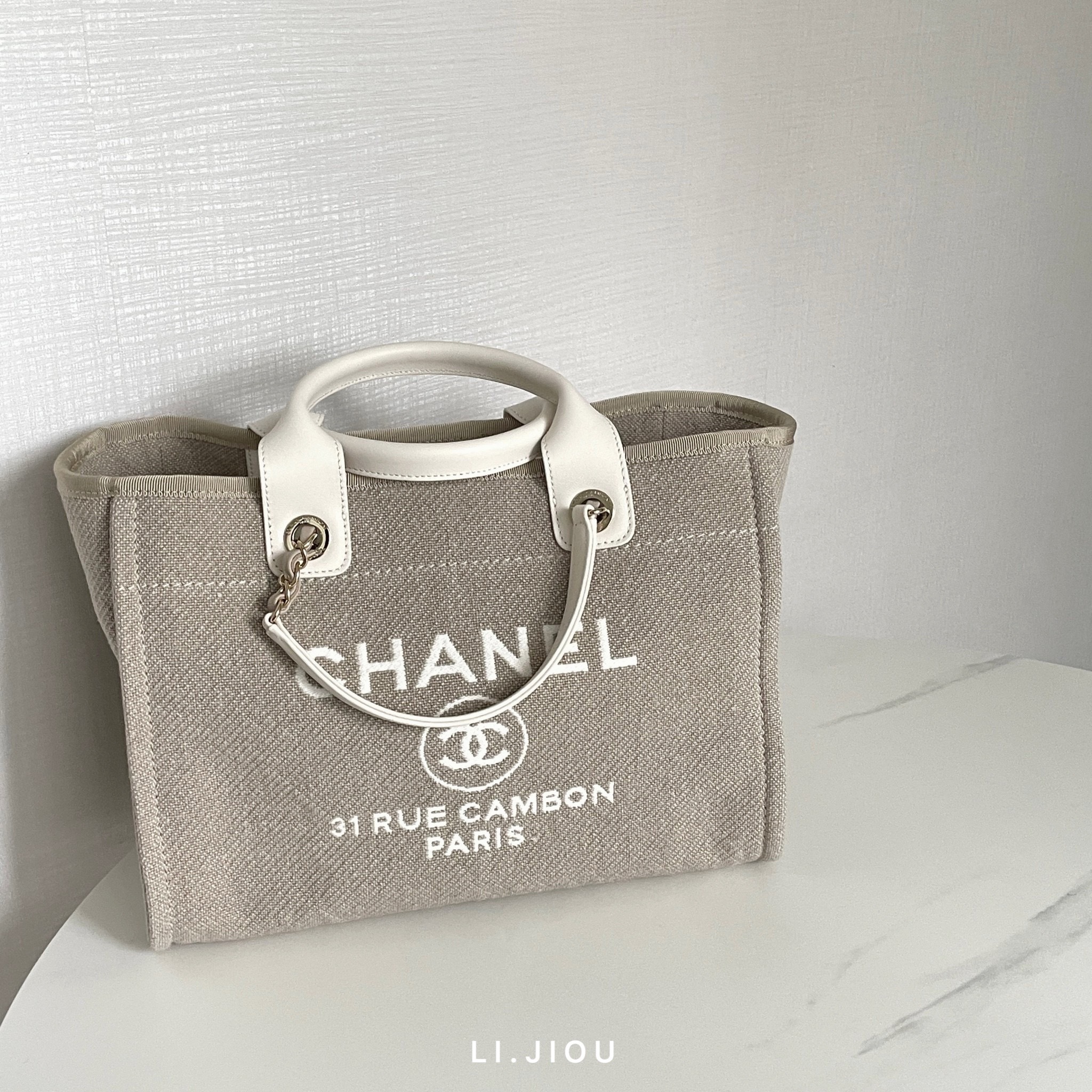 Chanel 22s 白色小號手柄款沙灘包