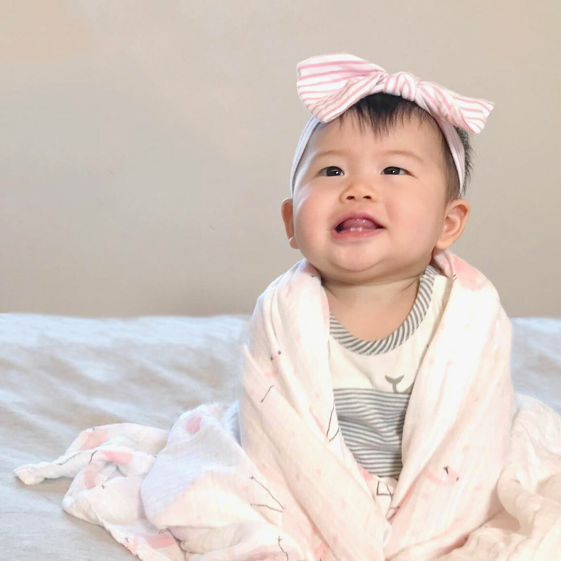 THE WEE BEAN 竹纖維和有機棉嬰兒包巾 - 紅鶴