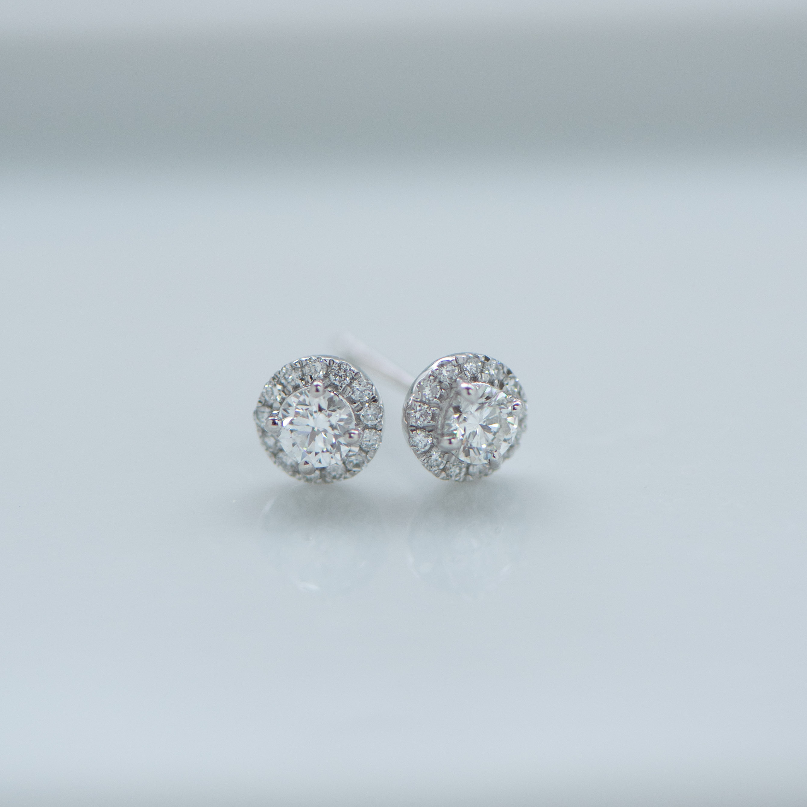 18K Halo Diamond Earring