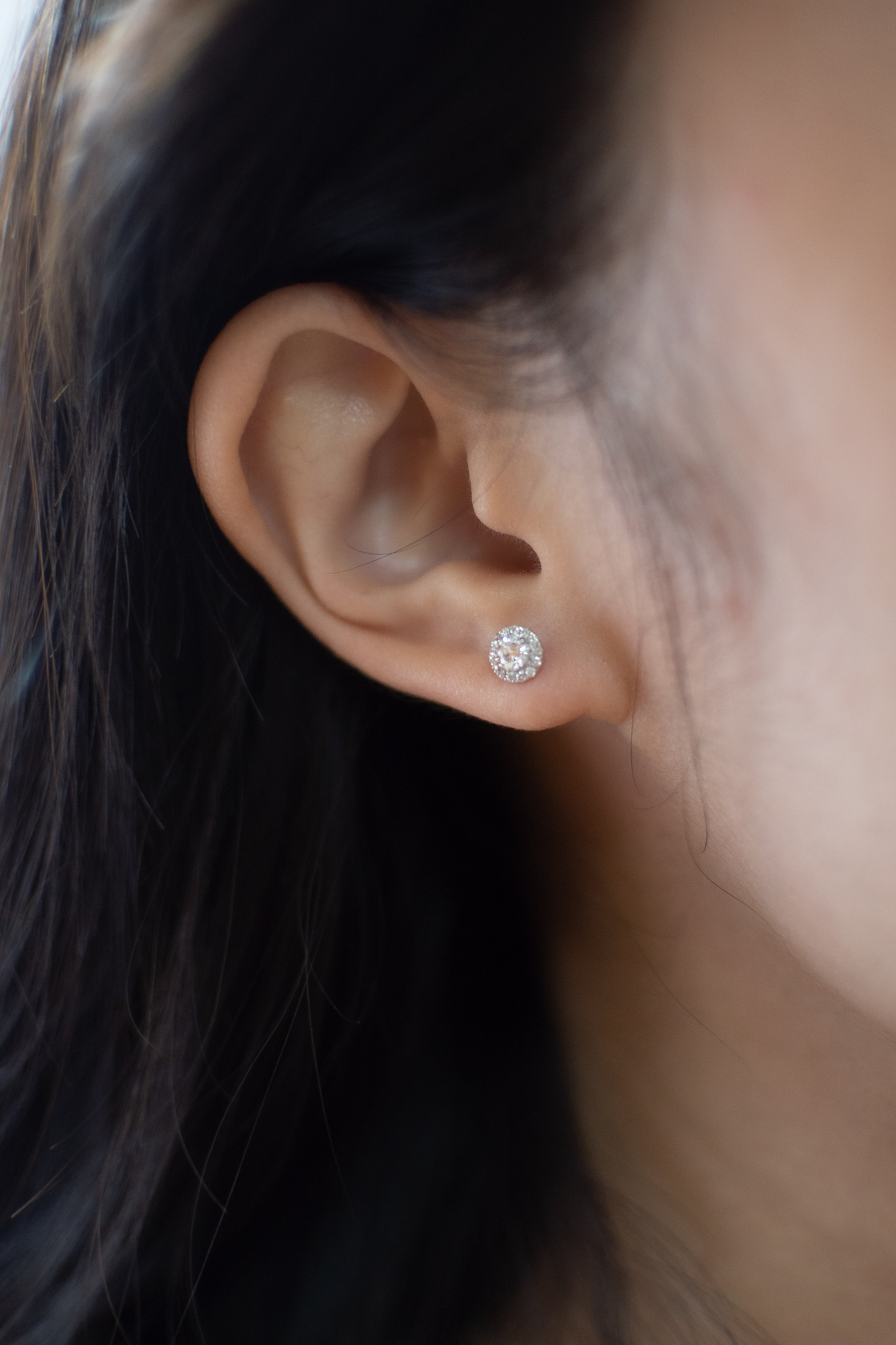 18K Halo Diamond Earring