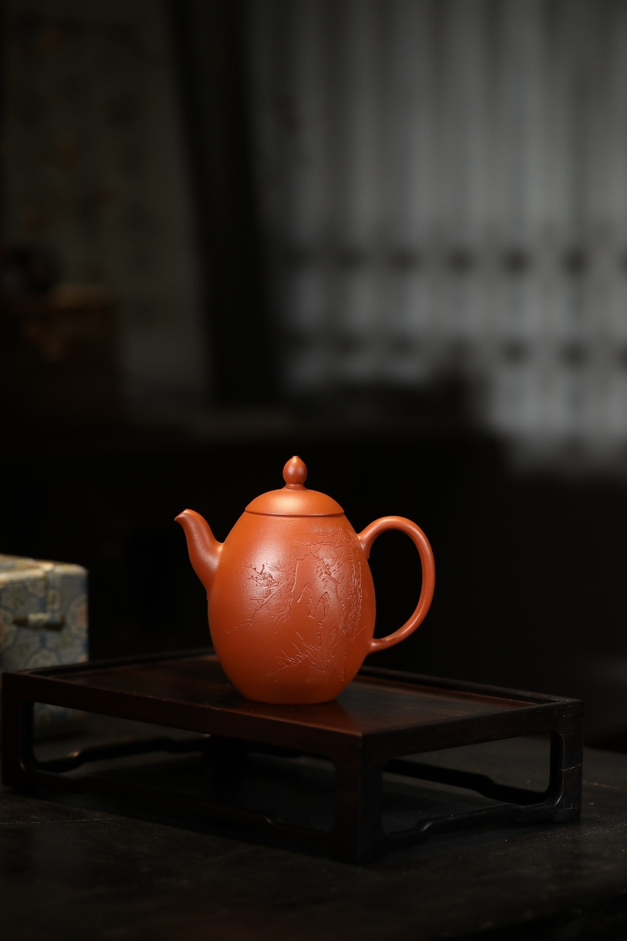 【橄欖】--雄渾中氣宇軒昂，頸部與壺口線融於一體