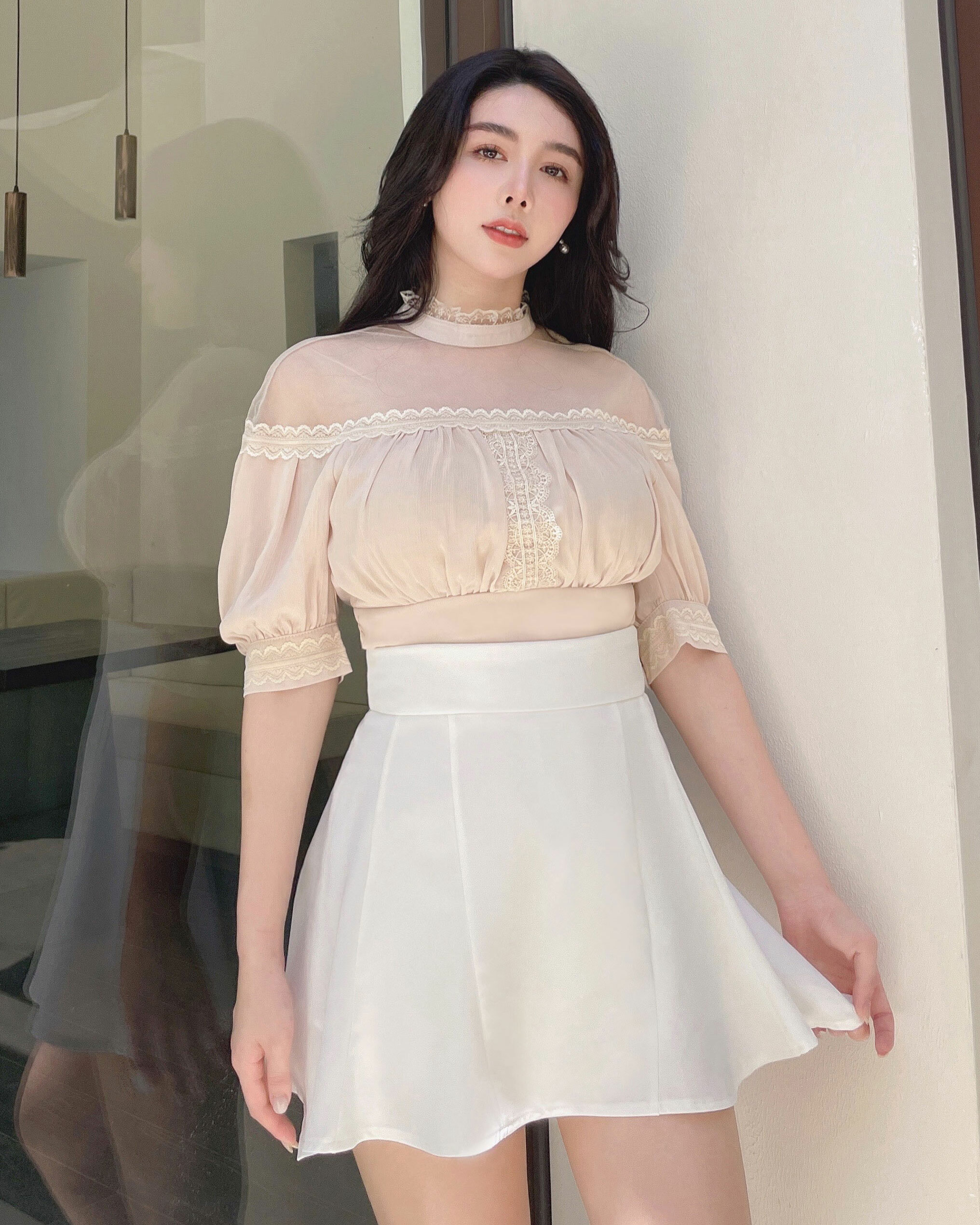 訂製-宮廷蕾絲網紗拼接一字領上衣