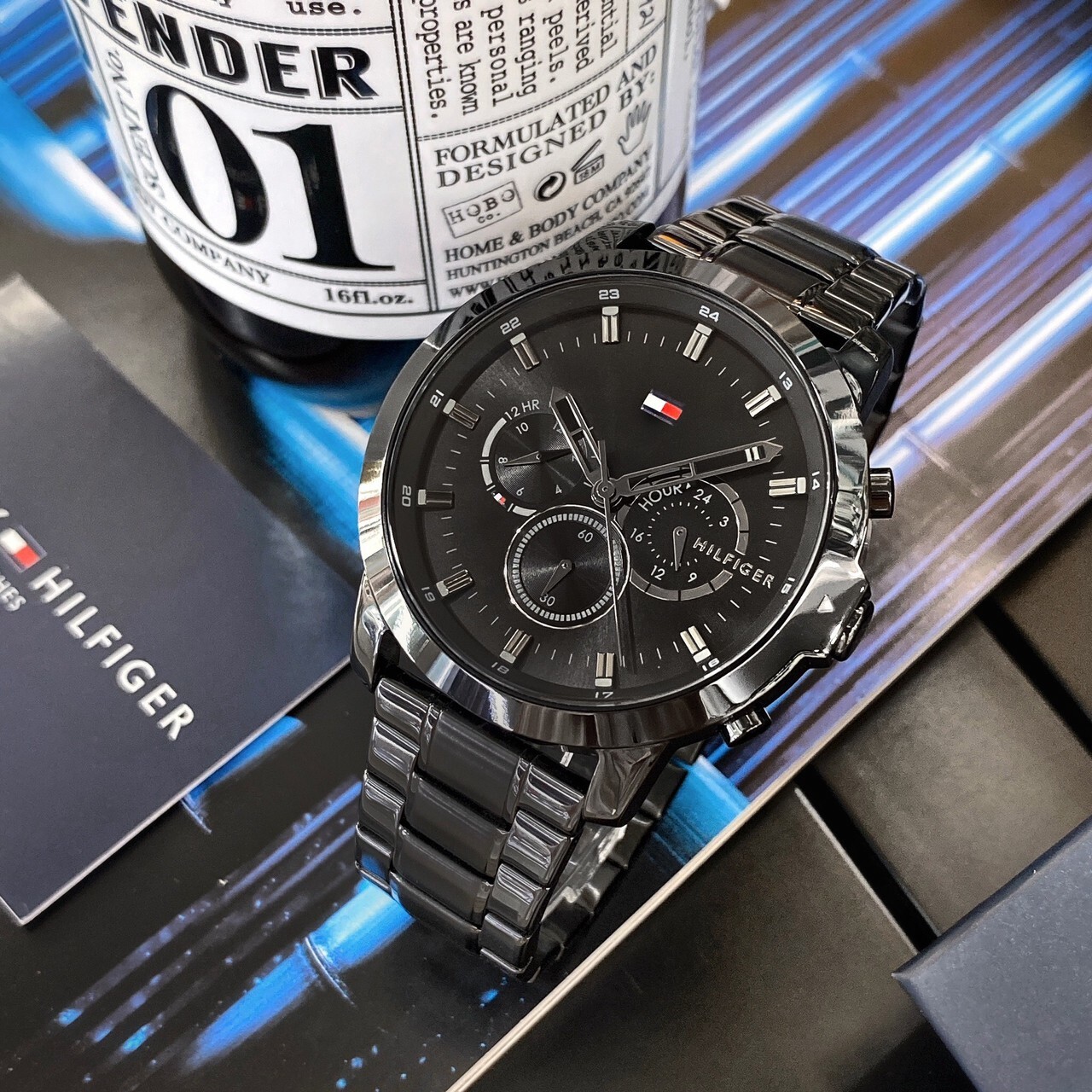 【Tommy Hilfiger】全黑款尖端時尚腕錶 1791795 44mm  現代鐘錶