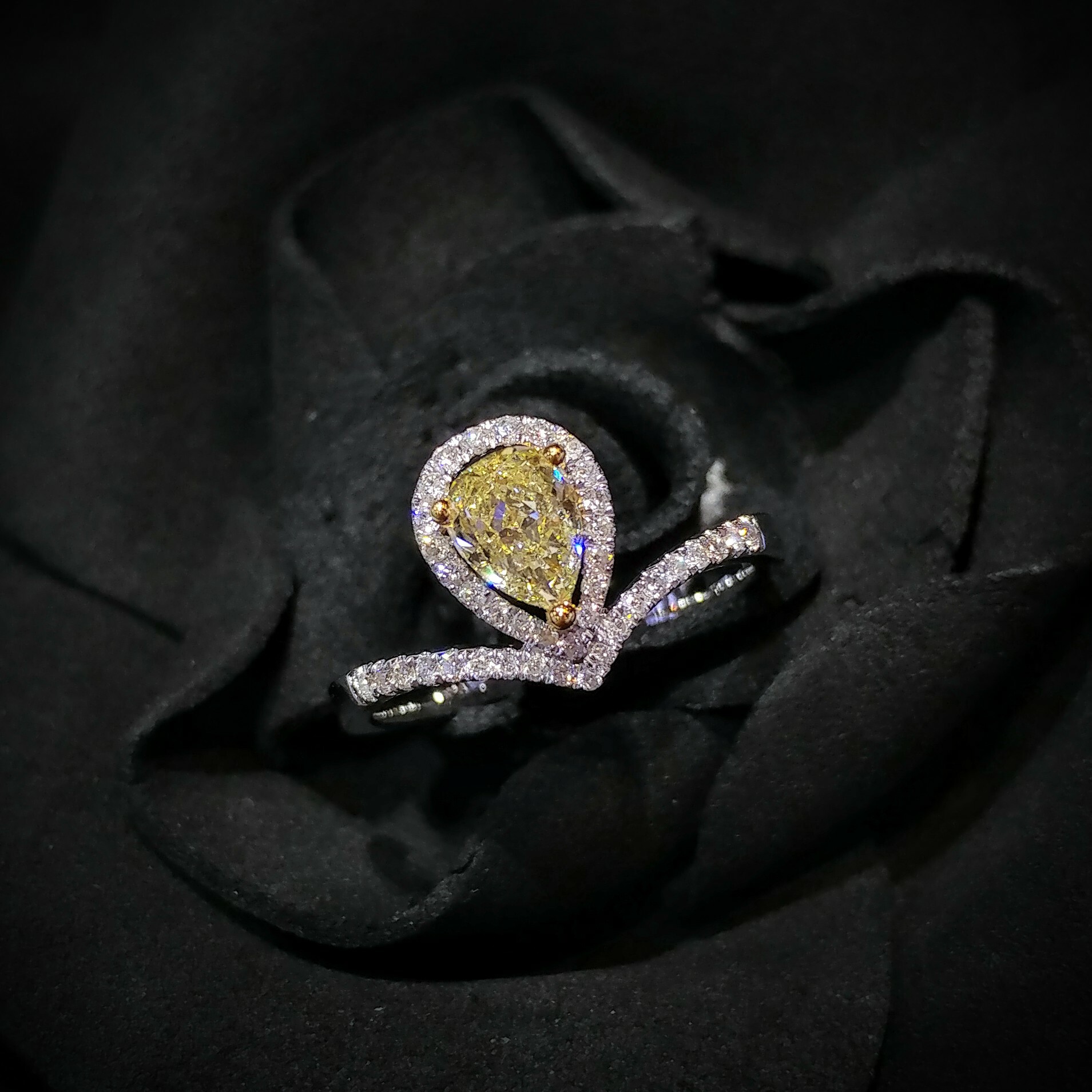 18K Gold 0.78ct Fancy Yellow Pear Shaped Diamond Ring