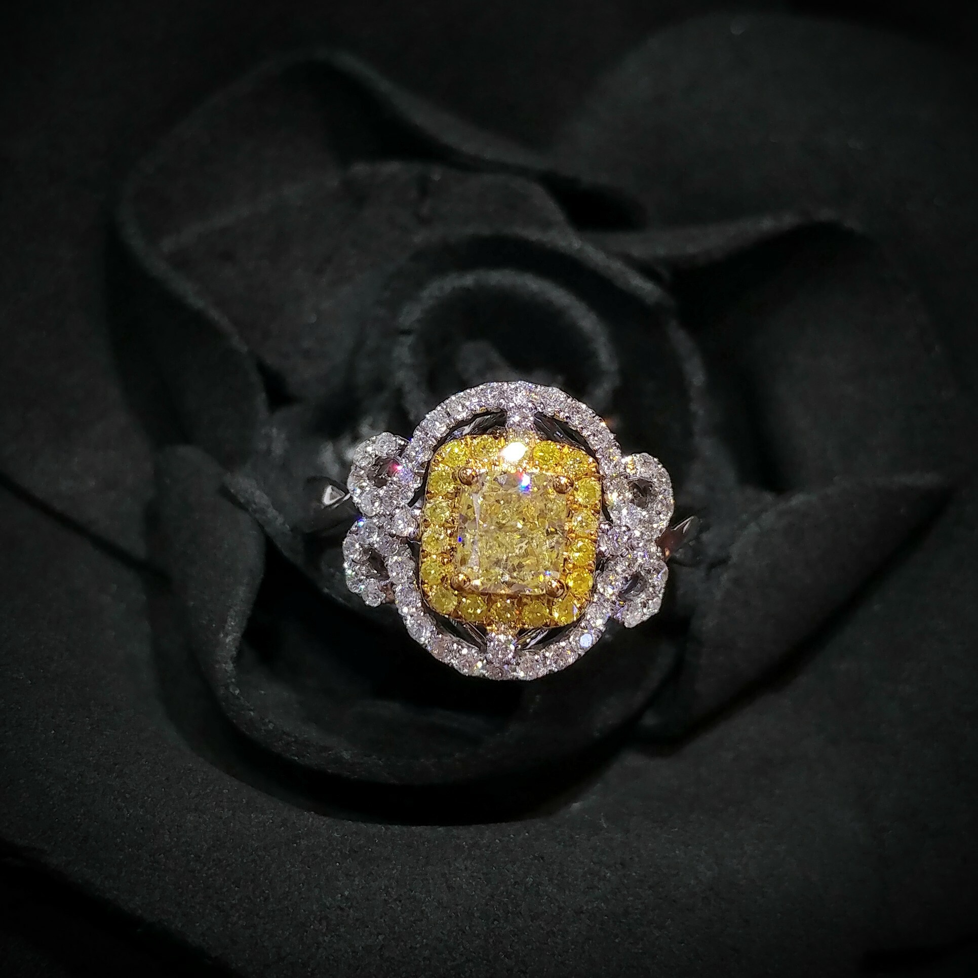 18K Gold 1.00ct Fancy Yellow Diamond Ring