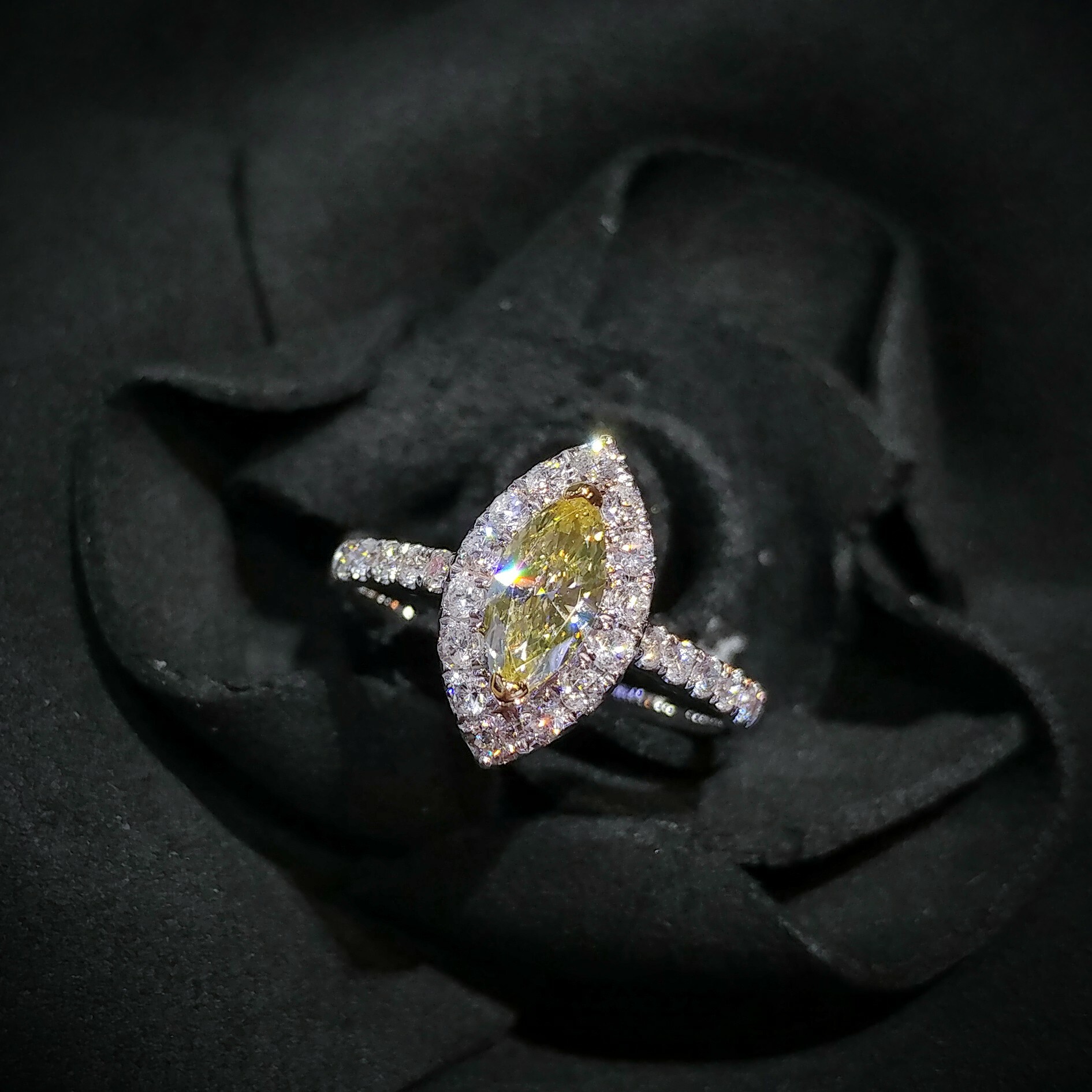 18K Gold 0.85ct Fancy Yellow Diamond Ring