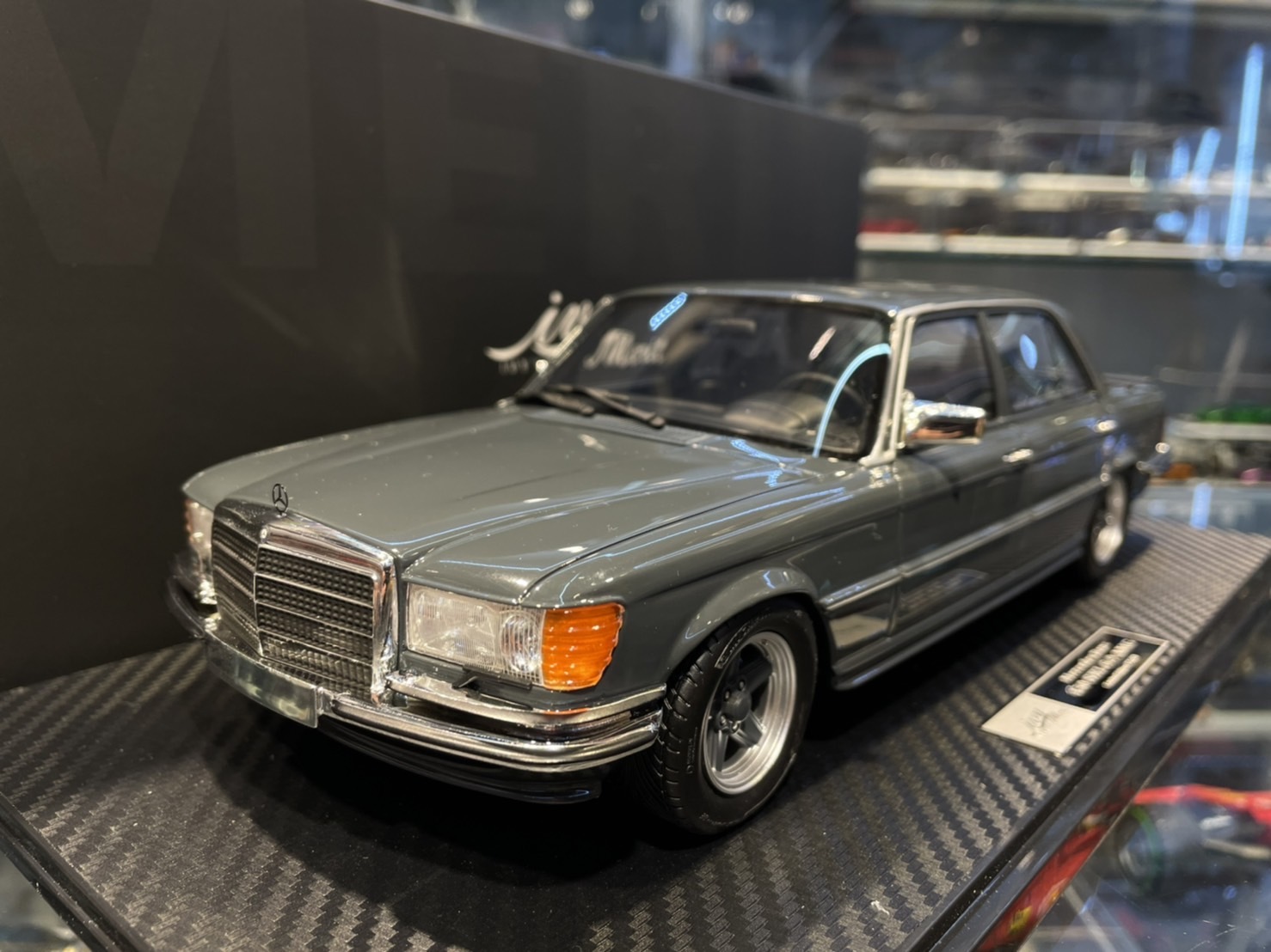 IVY Model IM1803-F Mercedes 450SEL Anthracite Grey 1/18
