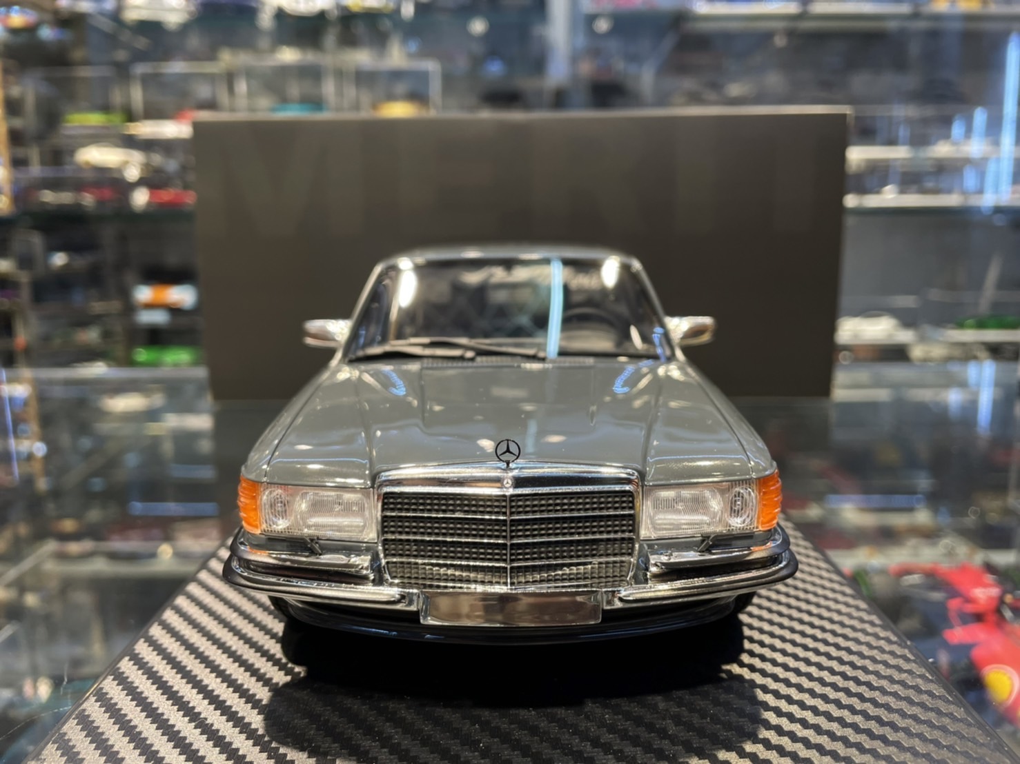 IVY Model IM1803-F Mercedes 450SEL Anthracite Grey 1/18