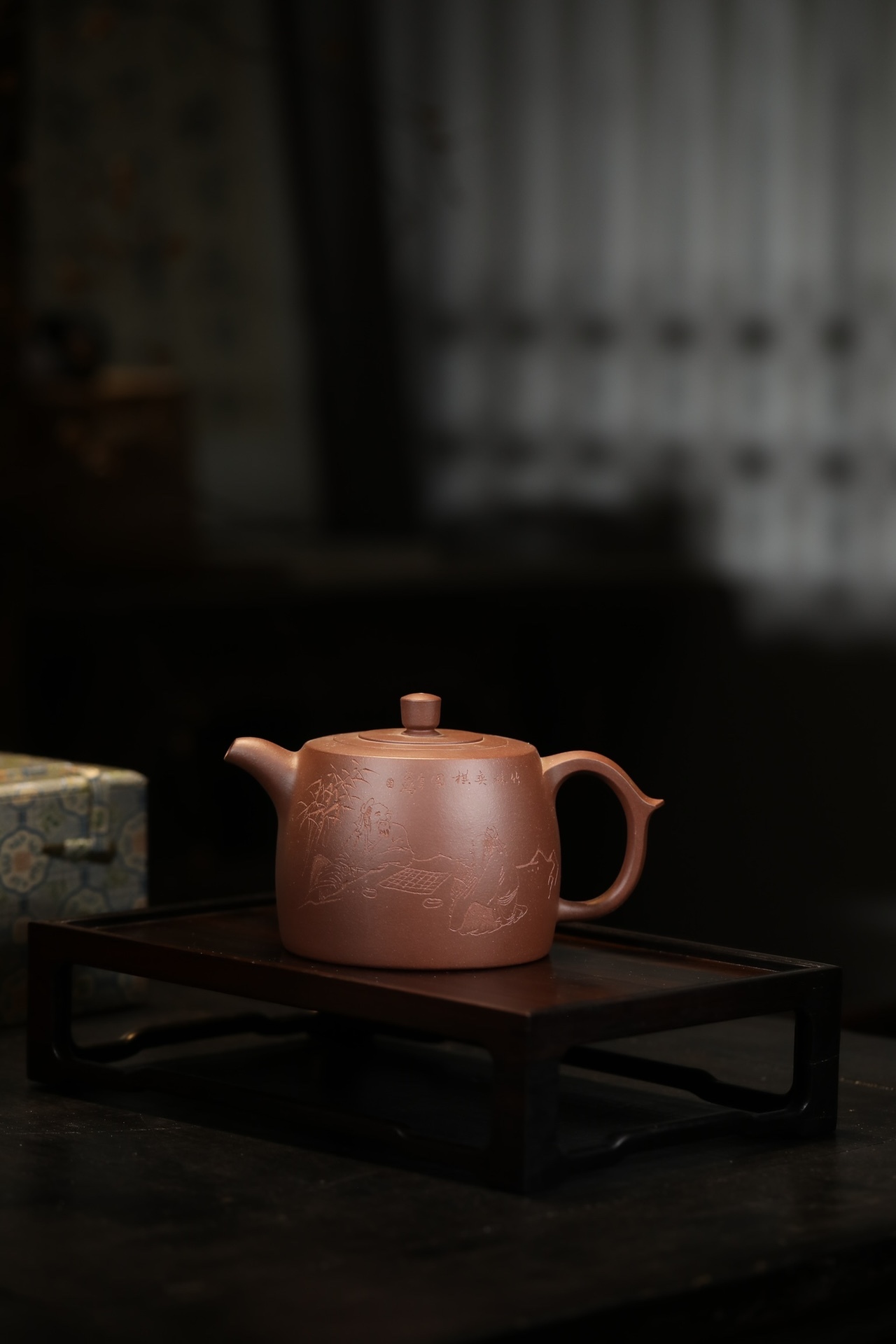 【李氏井欄(竹林清風)】--邊緣線條直中帶曲，都有弧度在其中，走線圓潤適度，線條圓融有力