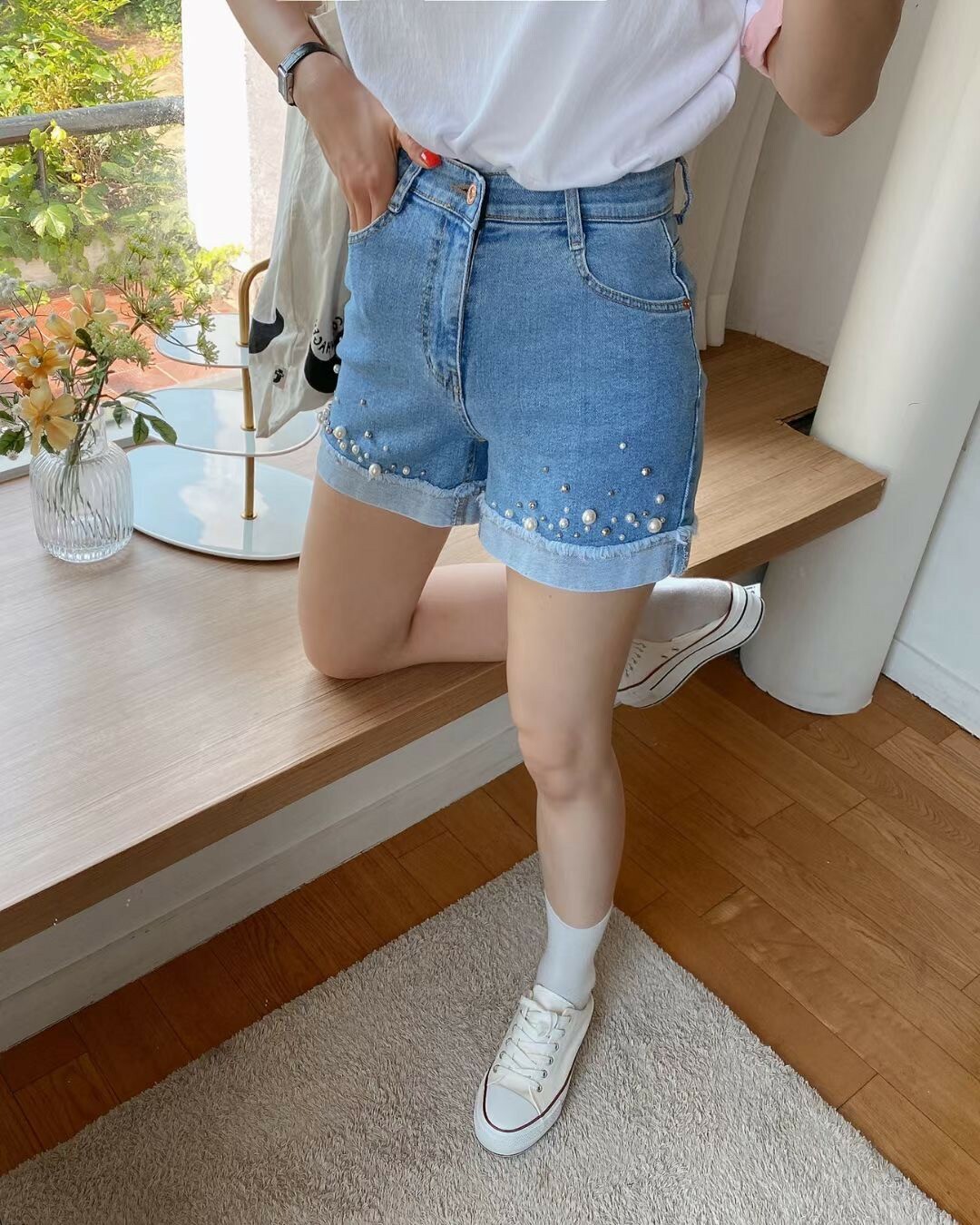 2207080-9291單釦反摺褲腳珍珠牛仔短褲  L號現貨