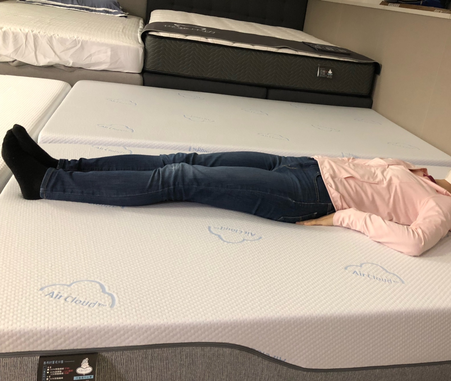 奈奈布丁到店試躺縮