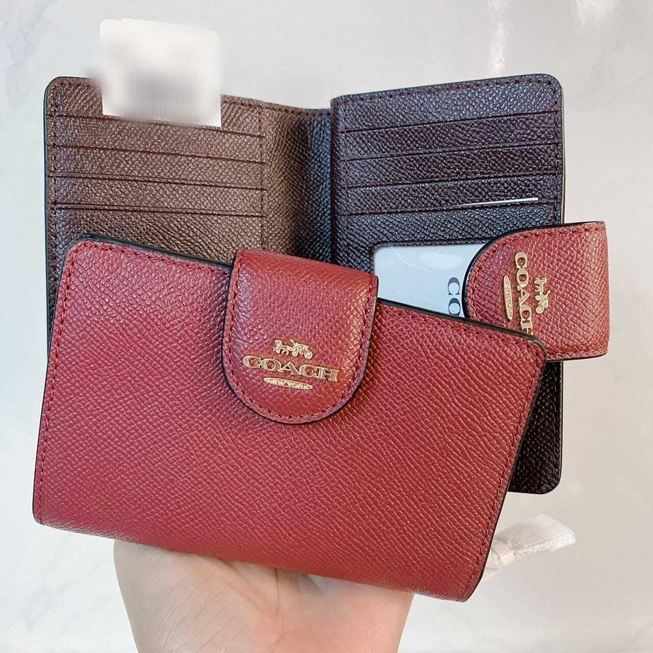 [5/6截] 實用十字紋牛皮 Coach 中銀包（此為預訂商品，如同一訂單中有其他現貨商品，現貨商品會安排先行寄出。）