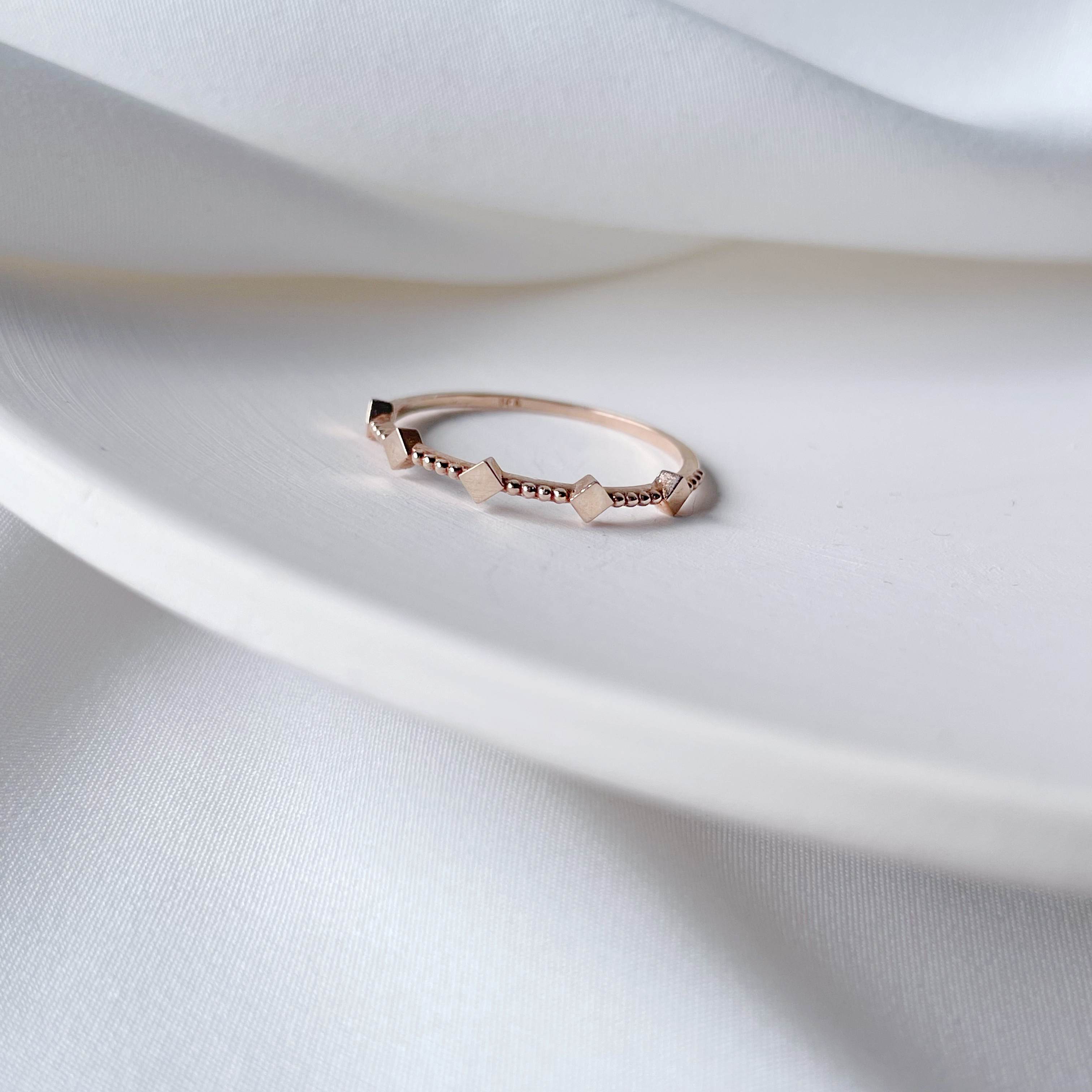 14K點點光面菱形戒指