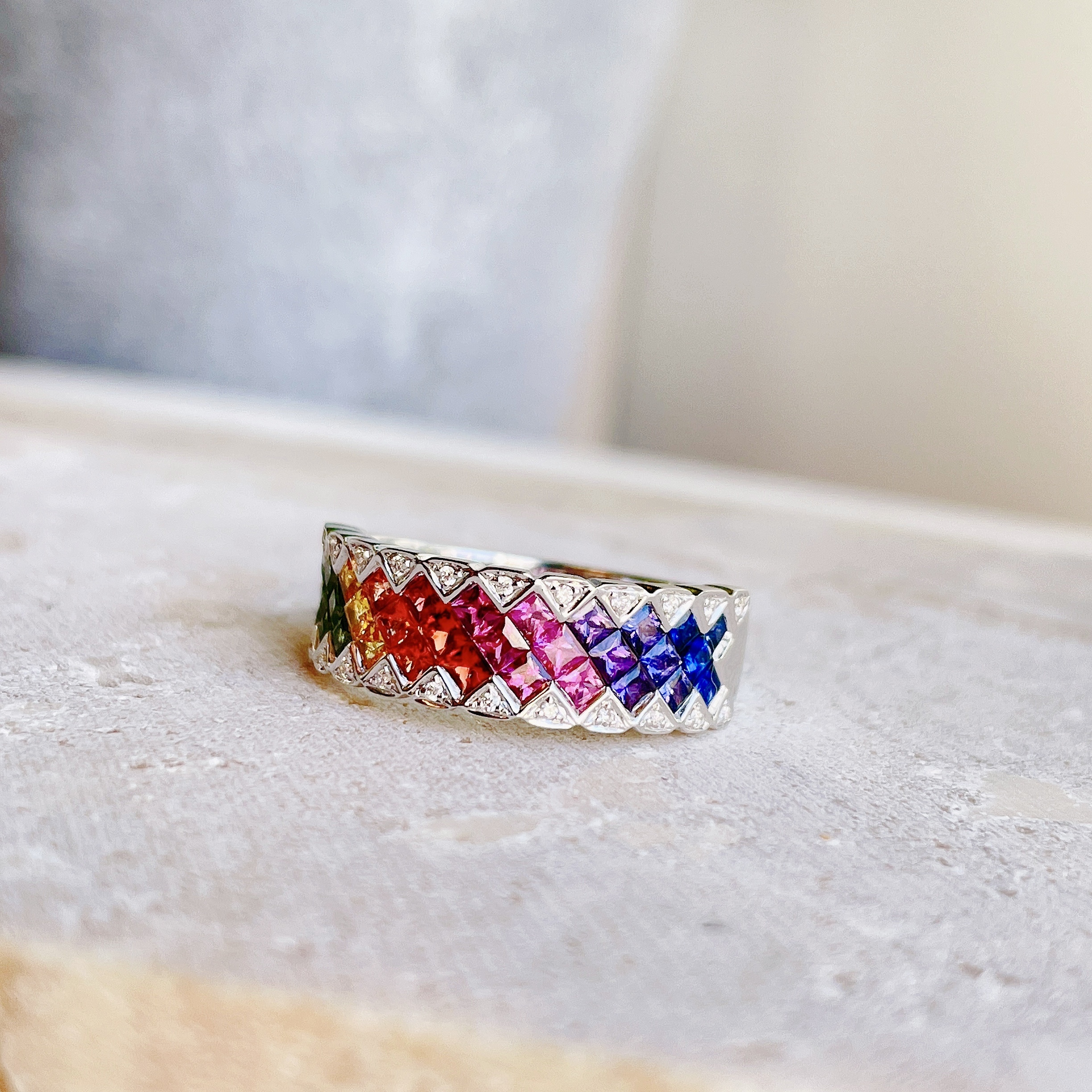 18K金彩虹藍寶石鑽石戒指-公主方無縫鑲嵌