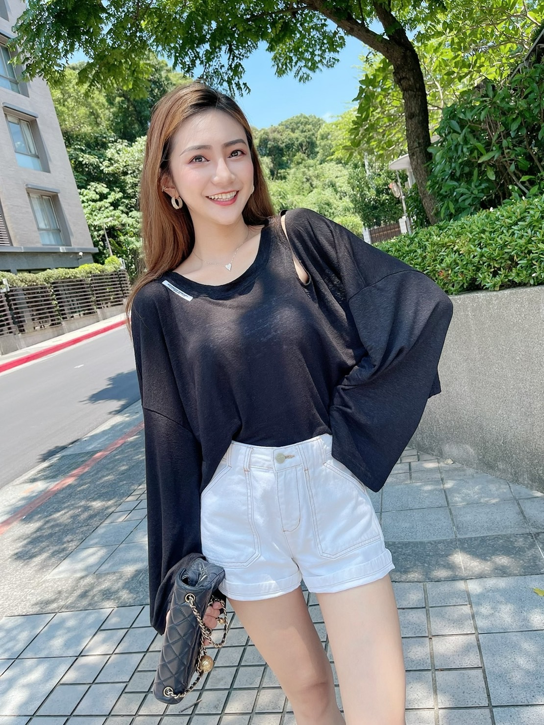 🔥06.29直播新品］💥夏天必收它］🇰🇷正韓超薄左挖肩透視感英文logo寬鬆防曬衣（質感黑/兩色）