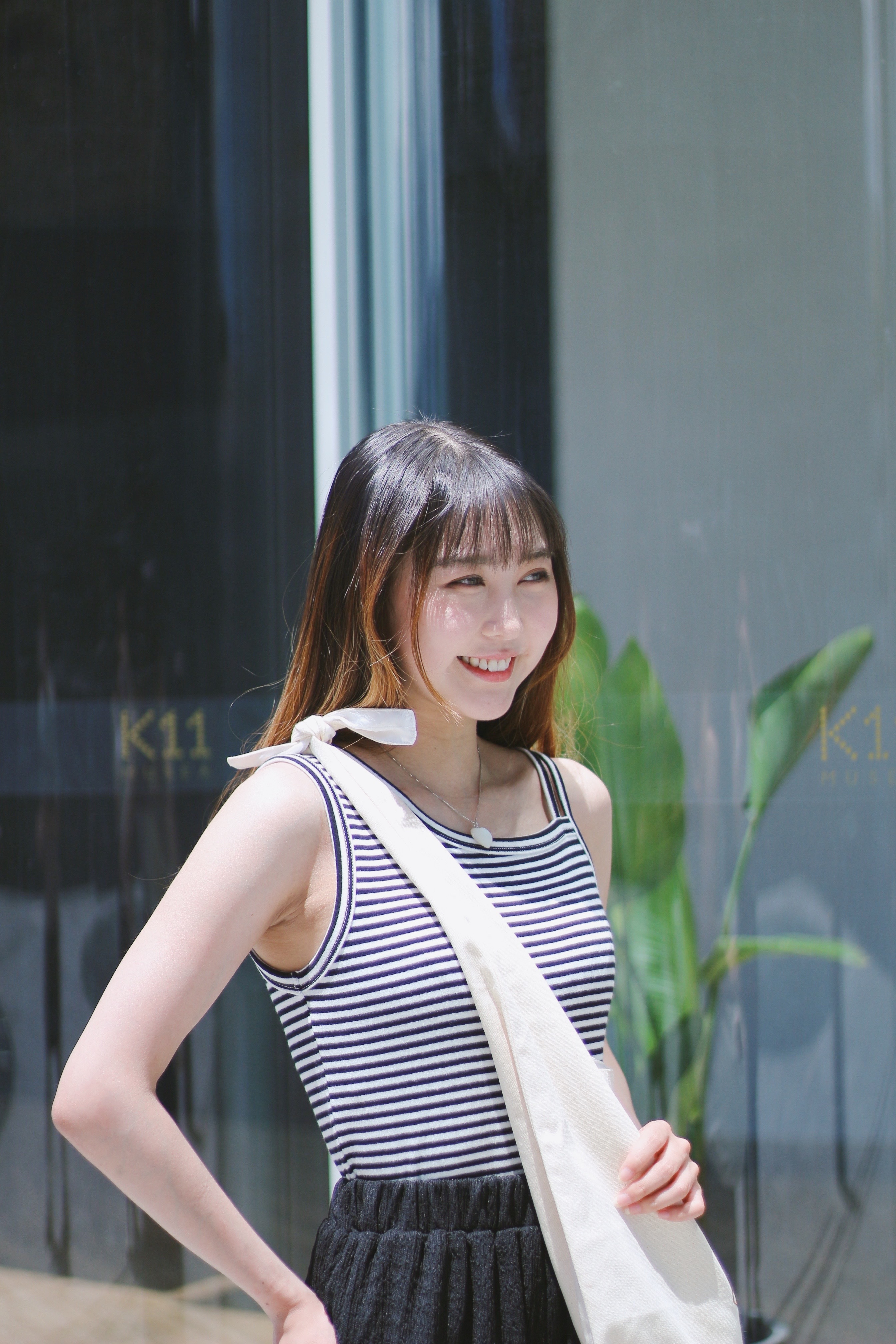 黑白間條／不對稱吊帶背心／Asymmetrical Neck Top