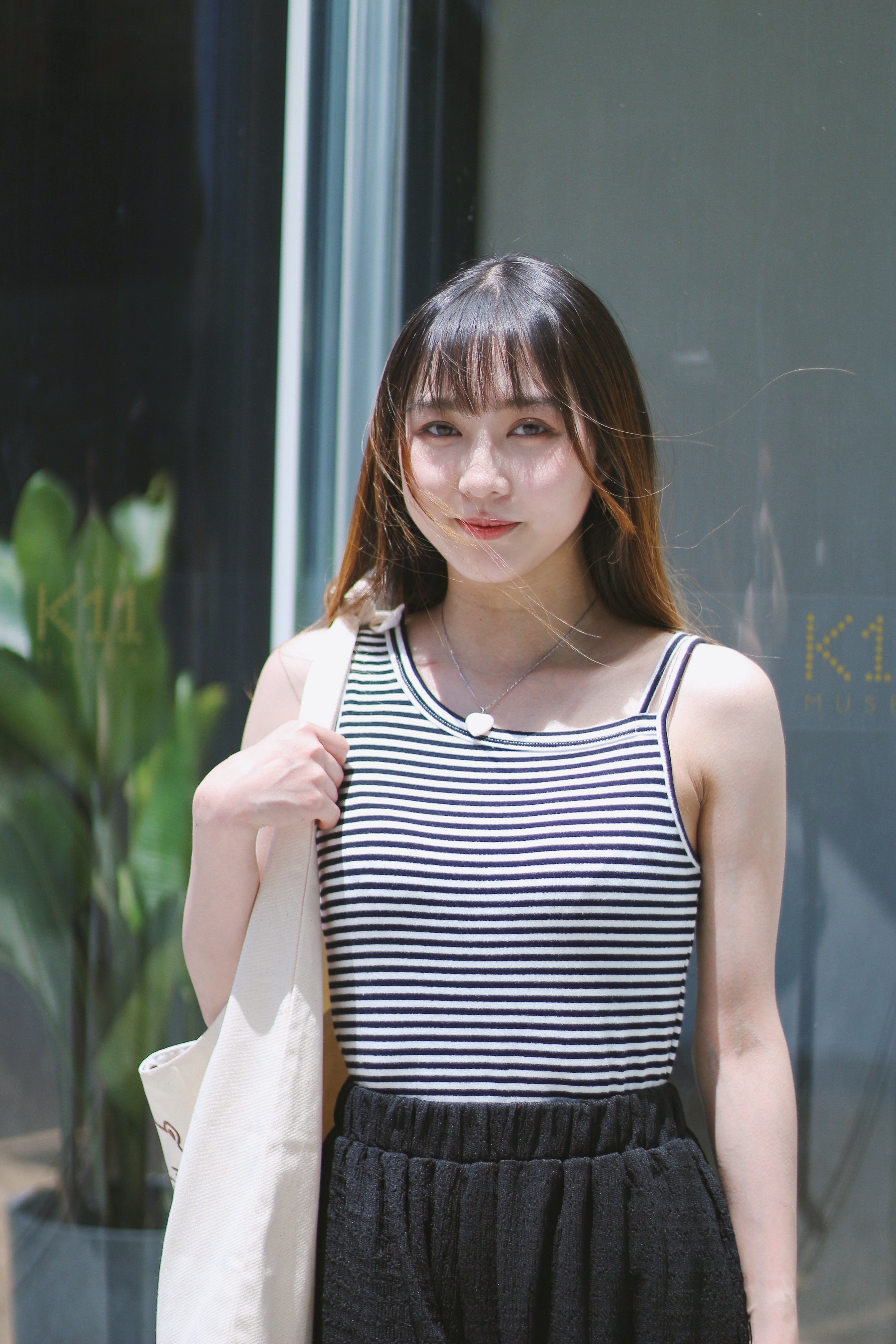 黑白間條／不對稱吊帶背心／Asymmetrical Neck Top