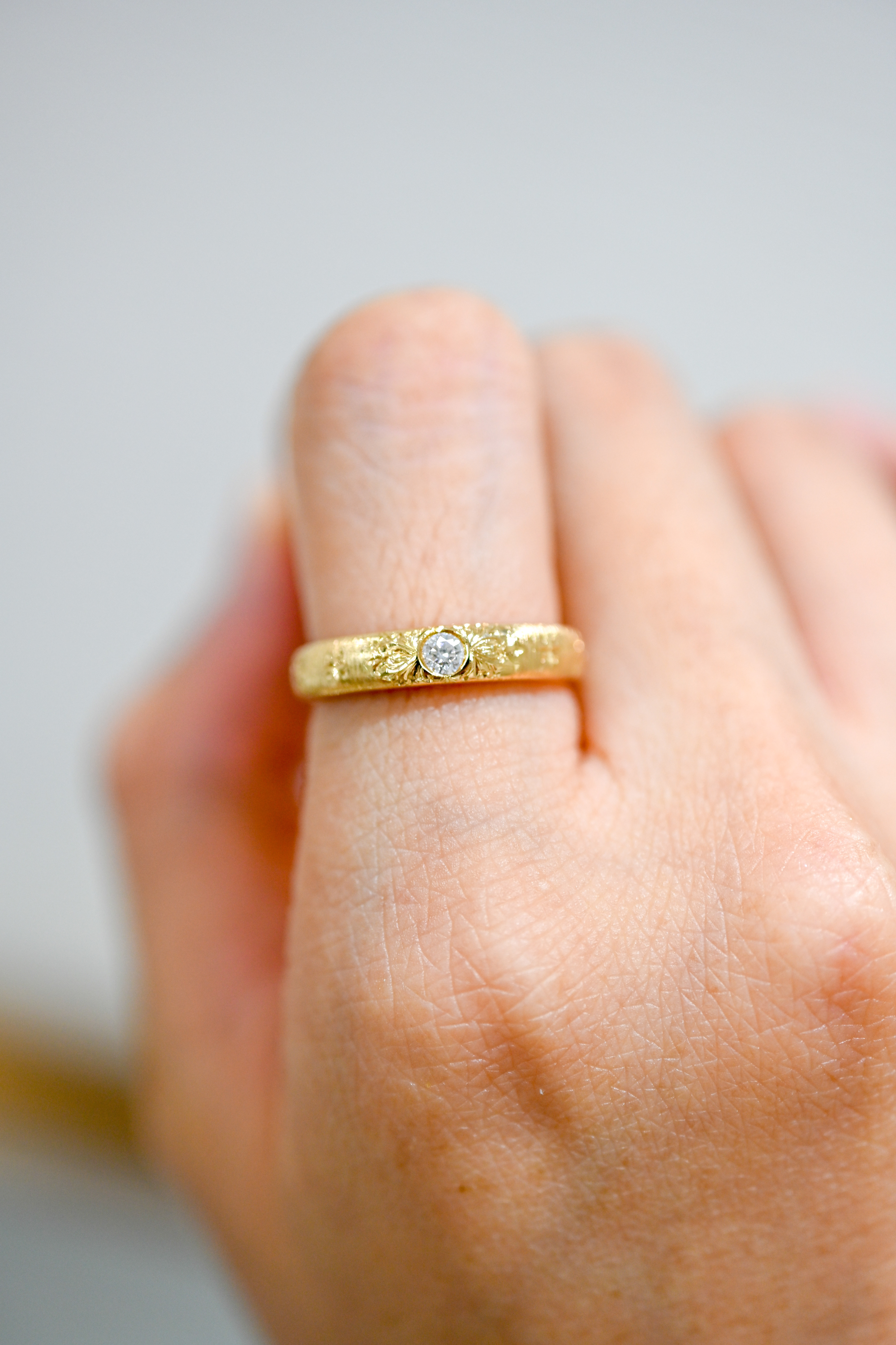 18K Romio Hand Engraved Diamond Ring