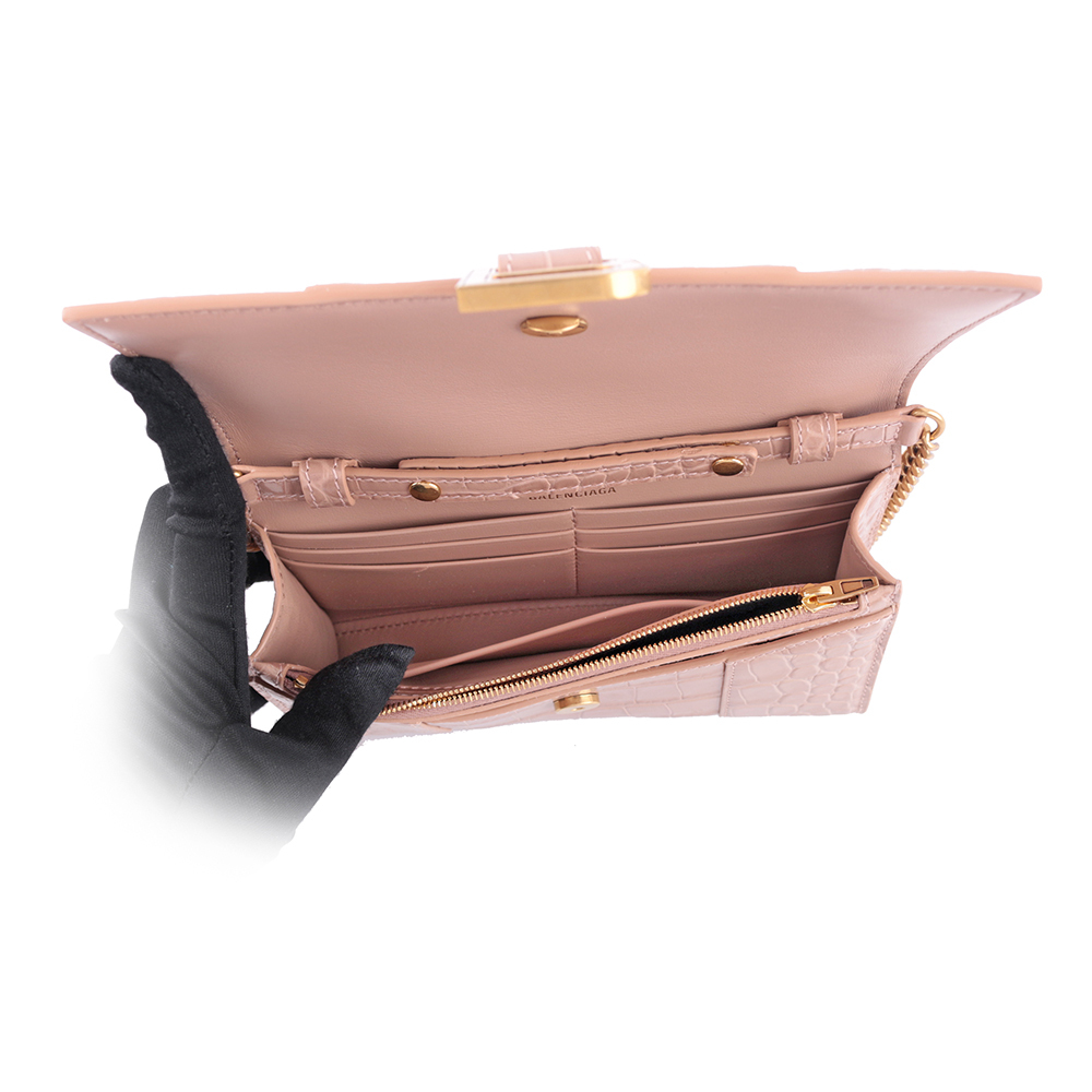【BALENCIAGA】Hourglass 牛皮壓鱷魚紋皮夾式鏈包WOC(裸粉色)