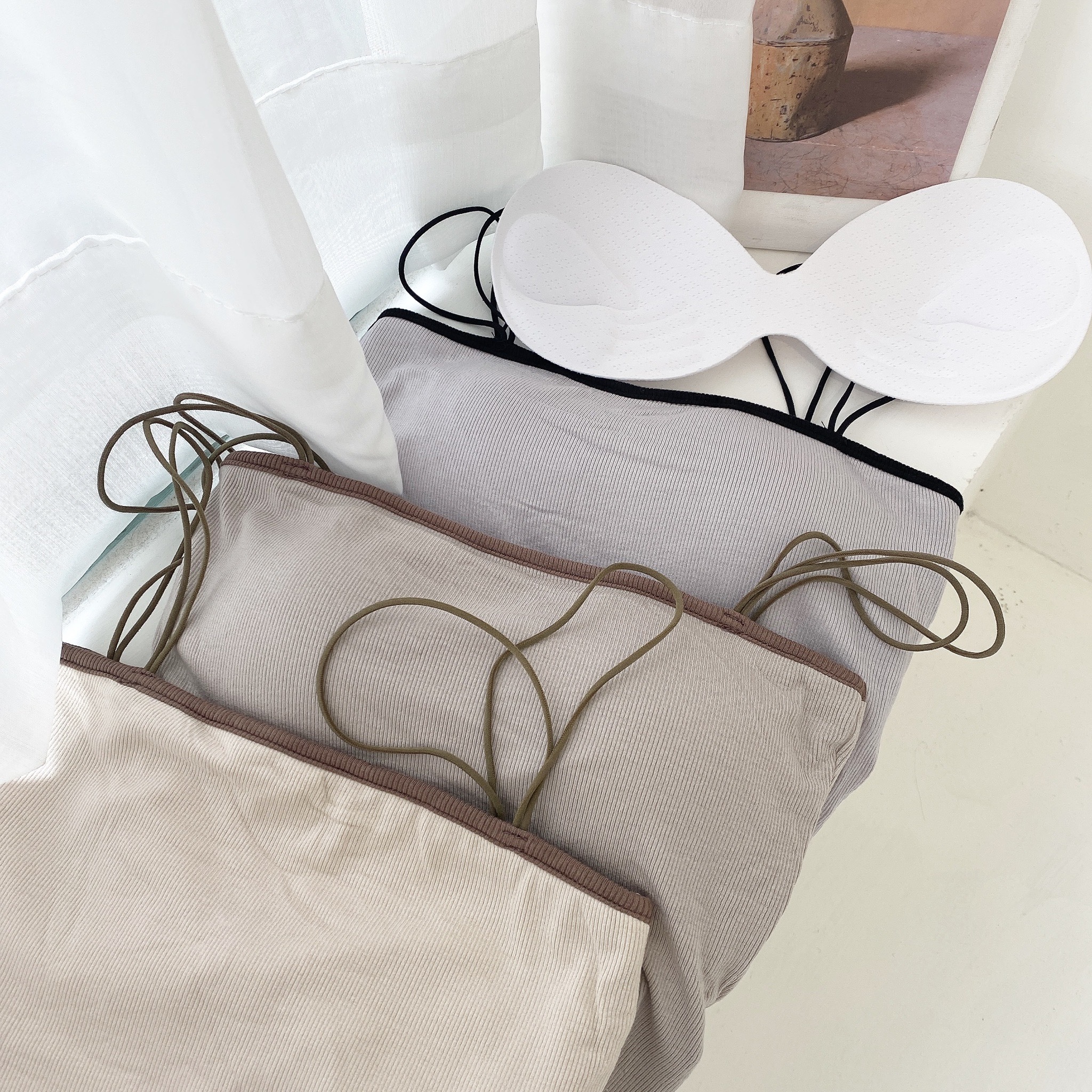 滾邊撞色Q彈胸墊背心/三色【C02262801】