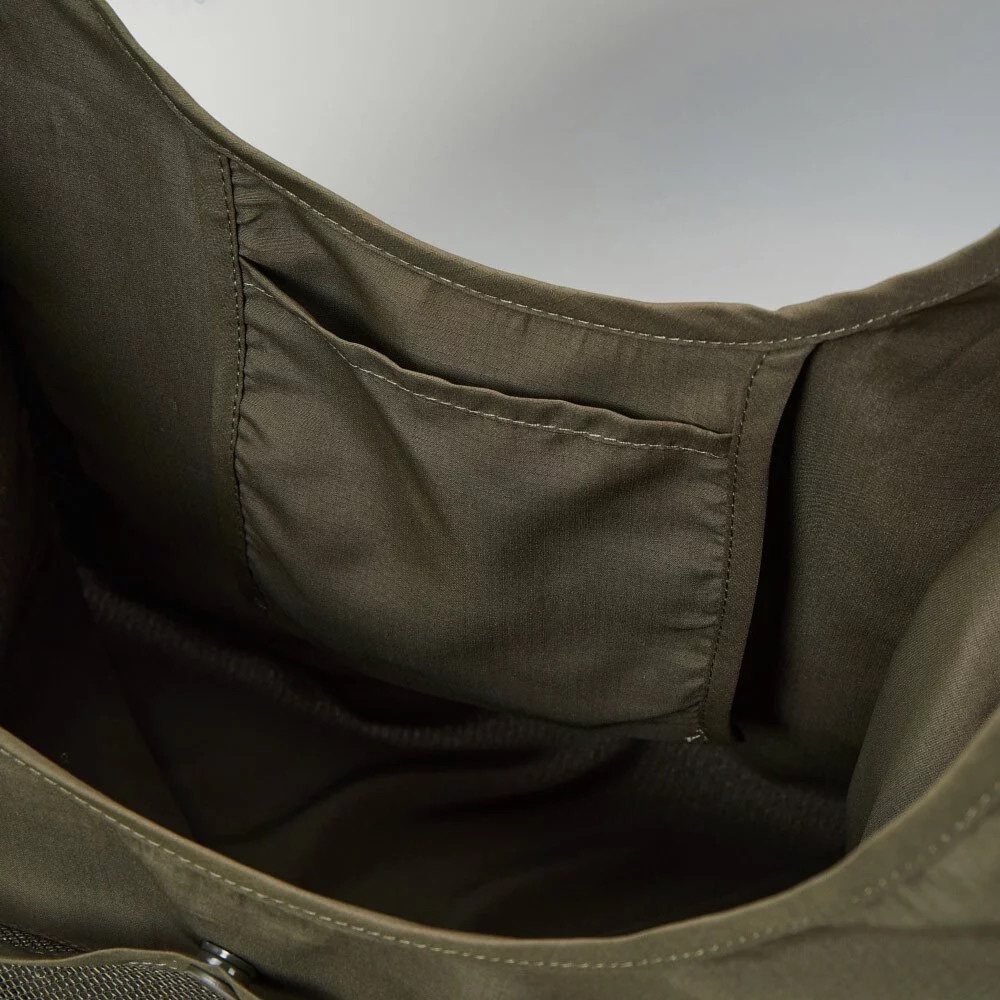 UA 可收納環保購物袋橄欖綠色細節暗袋照