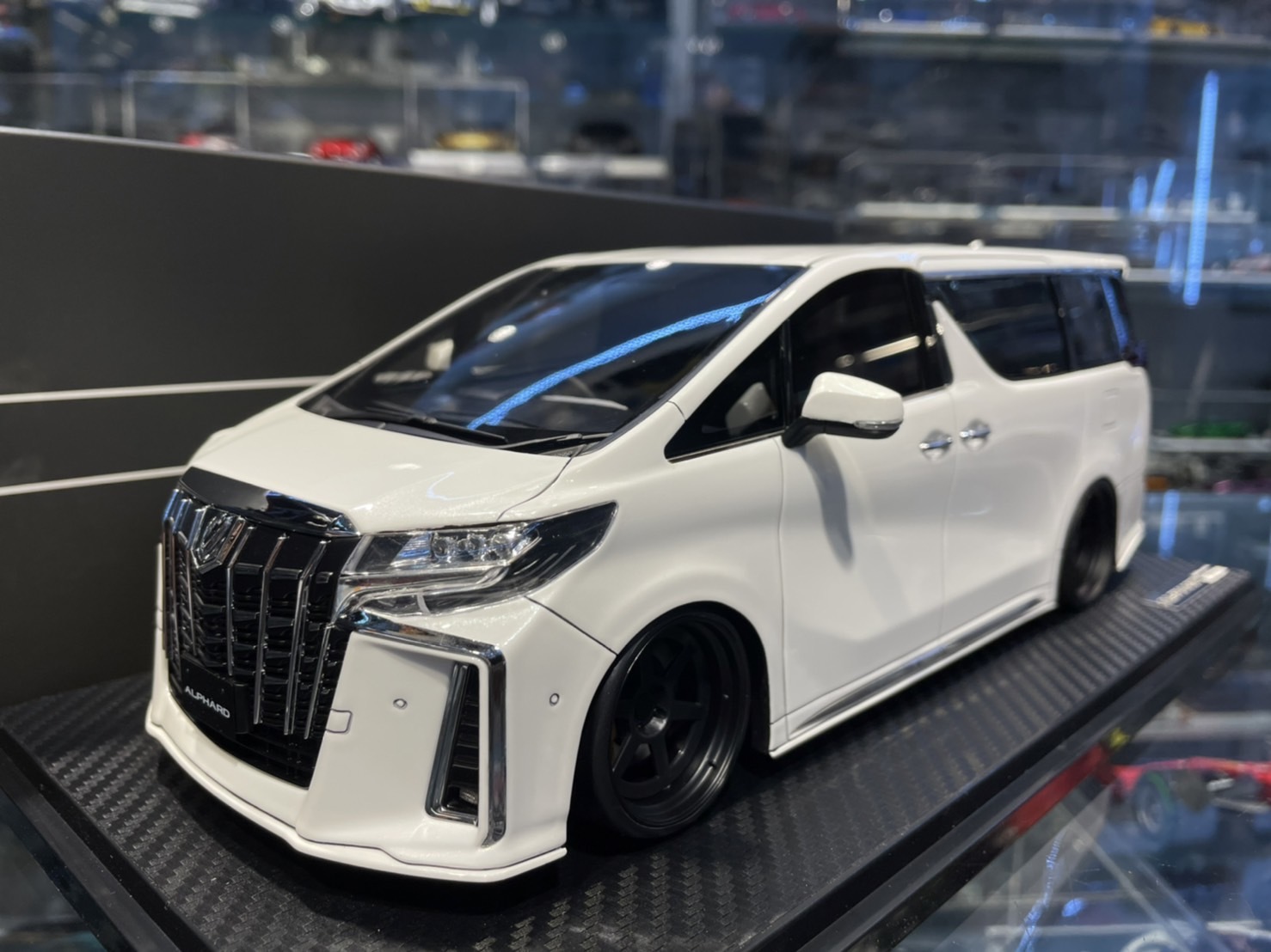 イグニッションモデル 1/18 トヨタ アルファード H30W エグゼ