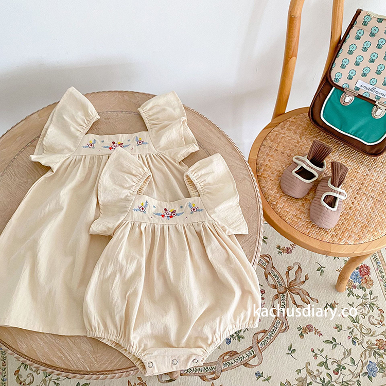 2022 INS 小花刺繡姊妹裝