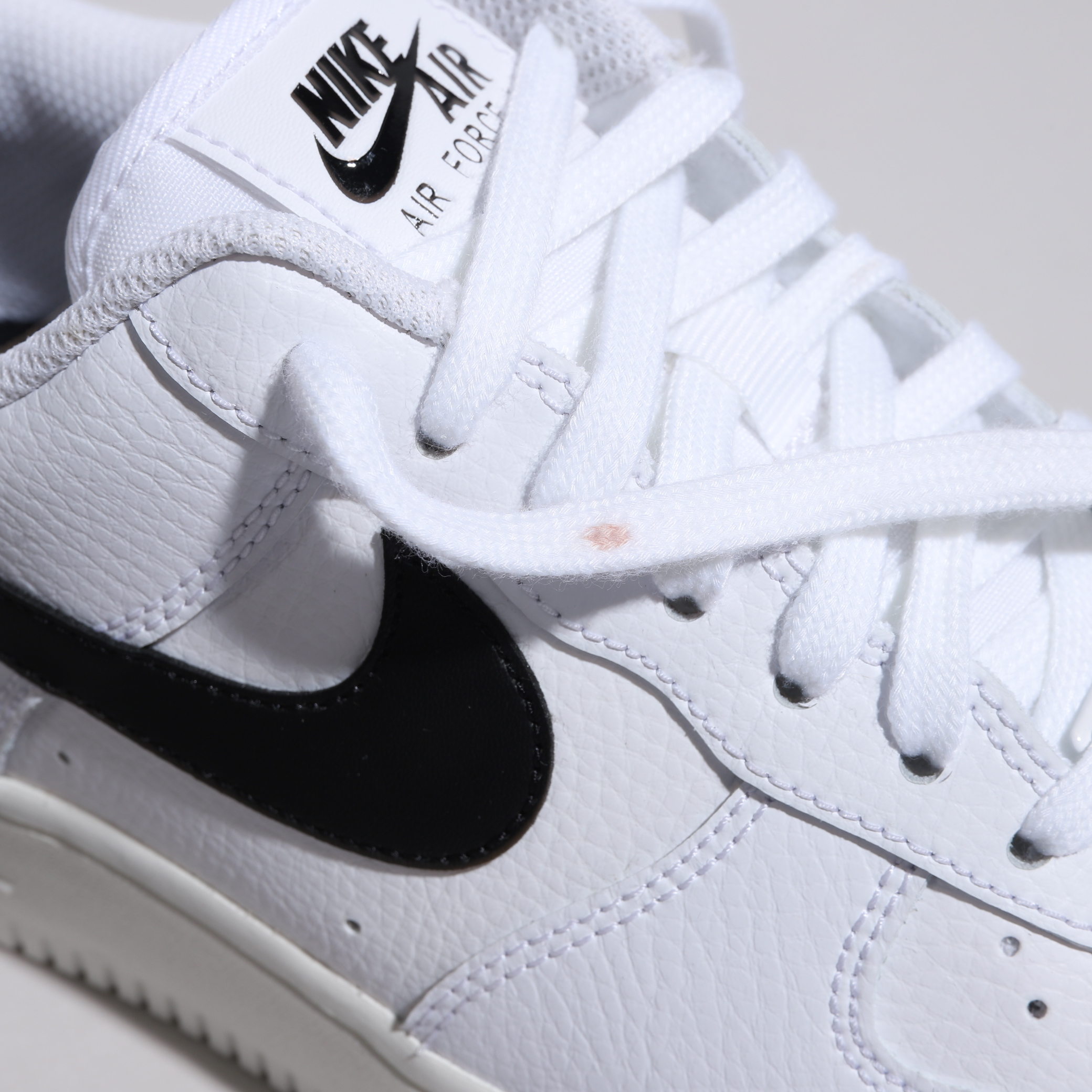 【全新瑕疵】US8/25CM NIKE W AIR FORCE 1 AF1 全白 黑勾 奶油底 舊化 泛黃 小GD 復古 休閒鞋【315115-165】AF1BW WAF1