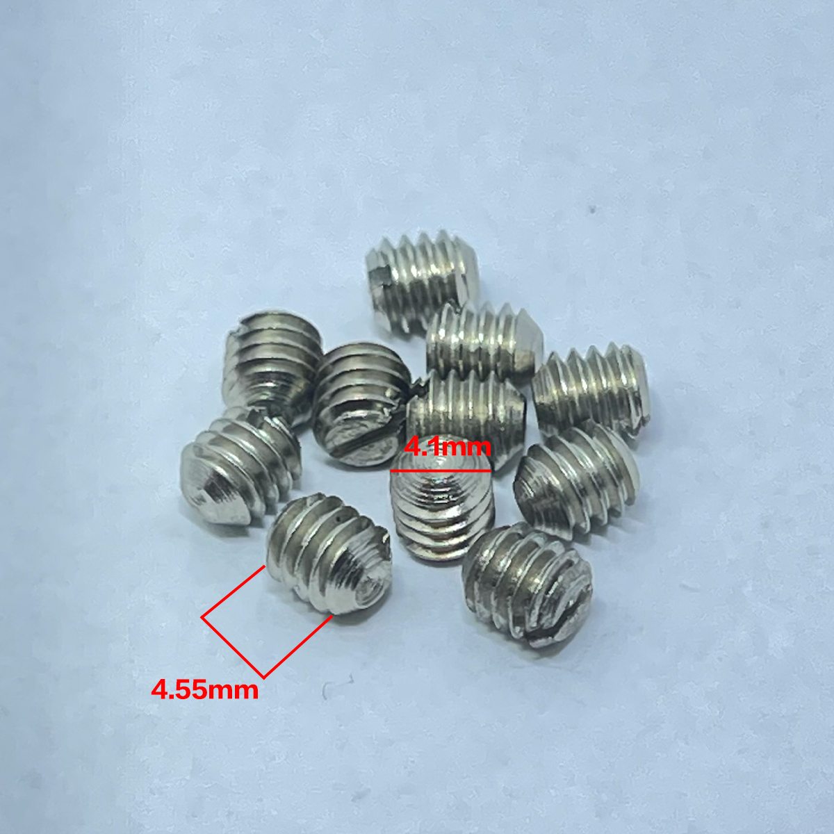 Fender Knob 旋鈕固定 螺絲 (長4.55mm/直徑4.1mm)單支