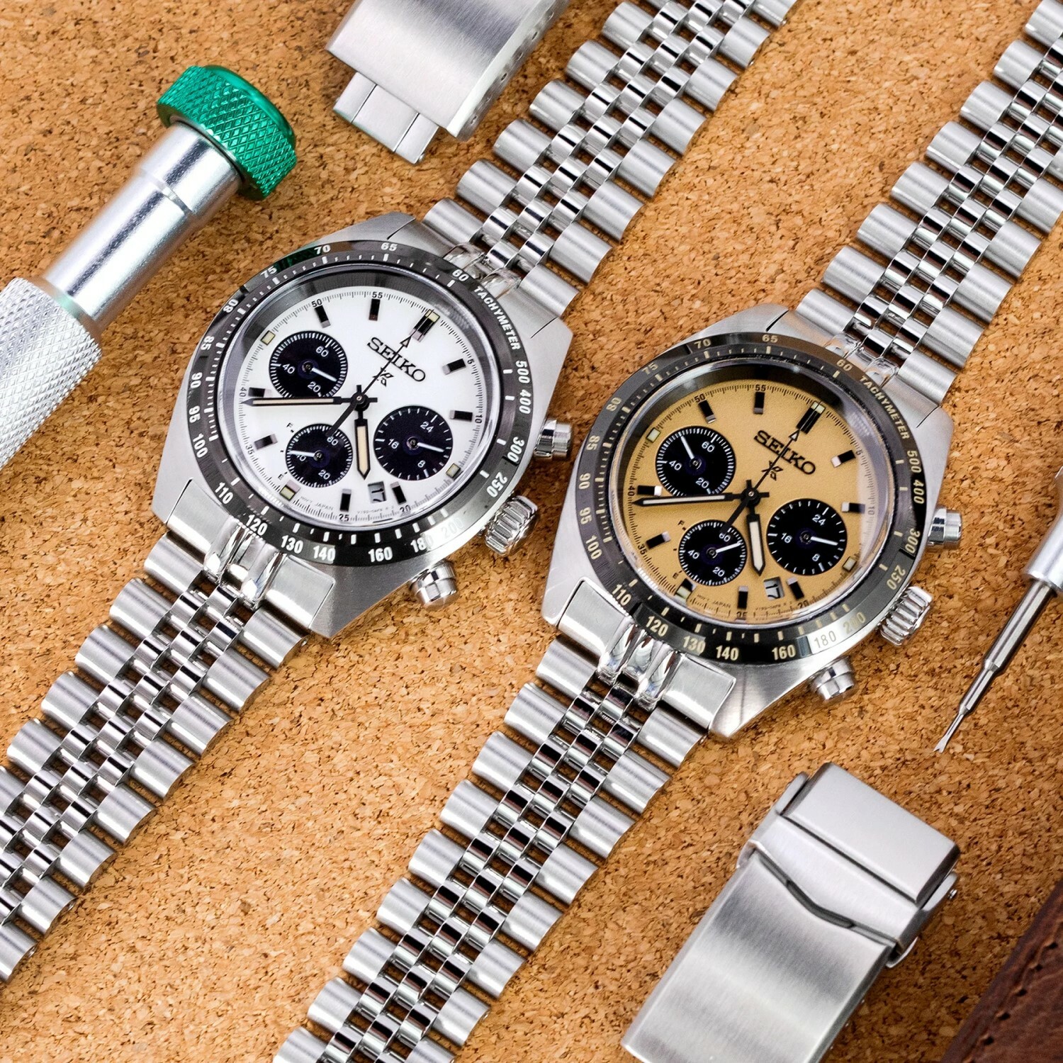 萬年鐘錶 - 太空人錶帶Seiko Speed Timer 太陽能計時碼錶 SSC813P1 代用鋼錶帶 實心五珠II V形按鍵式雙鎖潛水錶帶扣