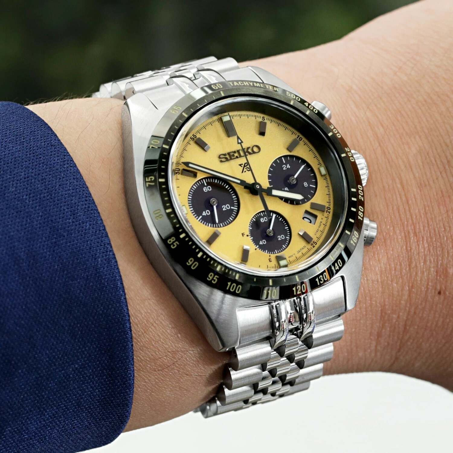 萬年鐘錶 - 太空人錶帶Seiko Speed Timer 太陽能計時碼錶 SSC813P1 代用鋼錶帶 實心五珠II V形按鍵式雙鎖潛水錶帶扣