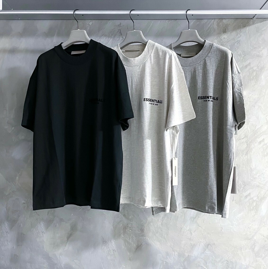 FOG Essentials 新款 植絨字體Logo 短袖 T