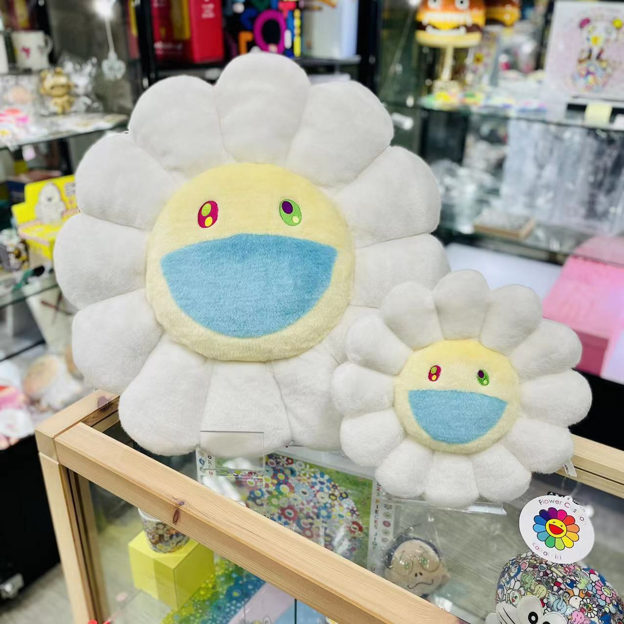 30cm / 60cm Flower Cushion (White)