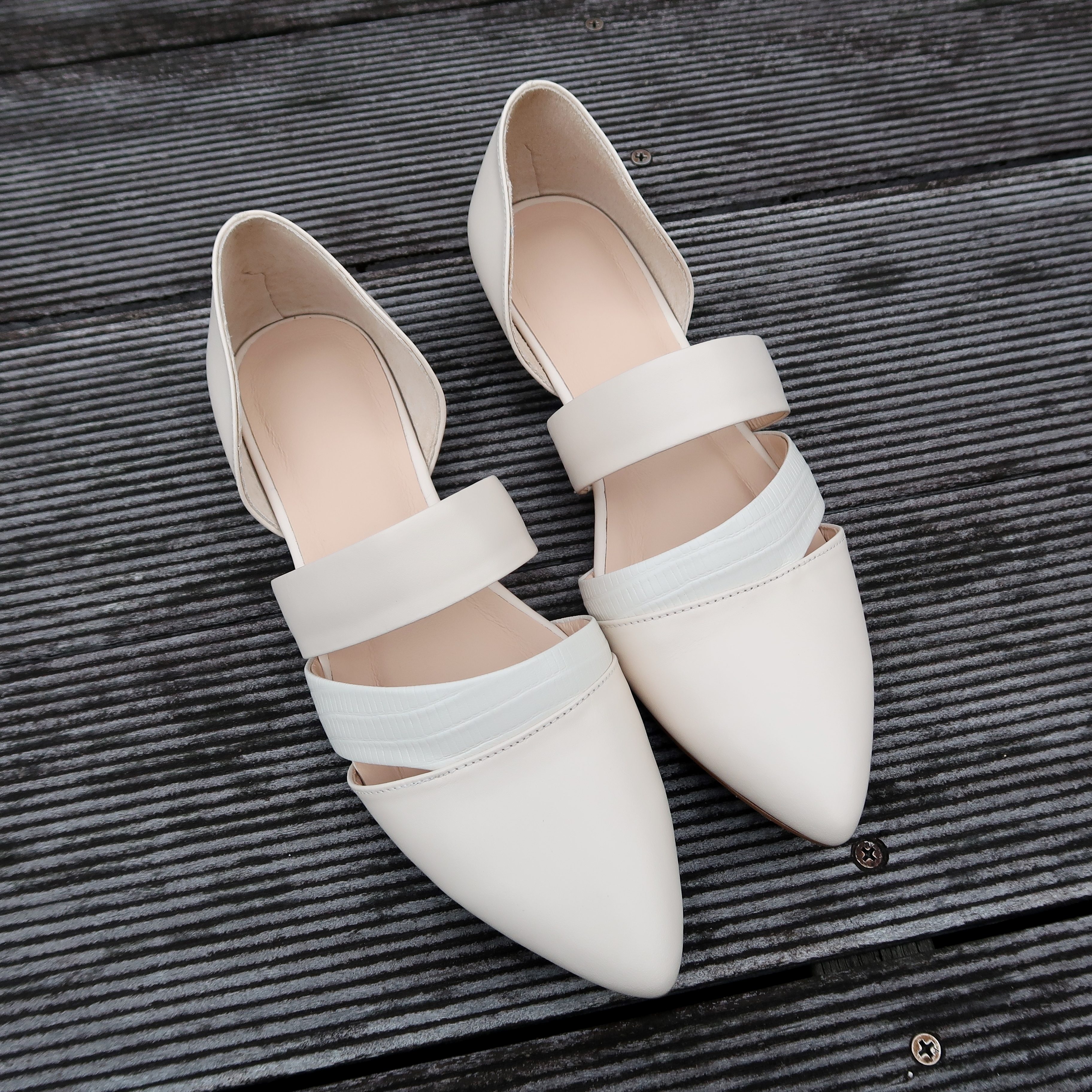 【知性之旅】牛皮繞帶尖頭平底鞋