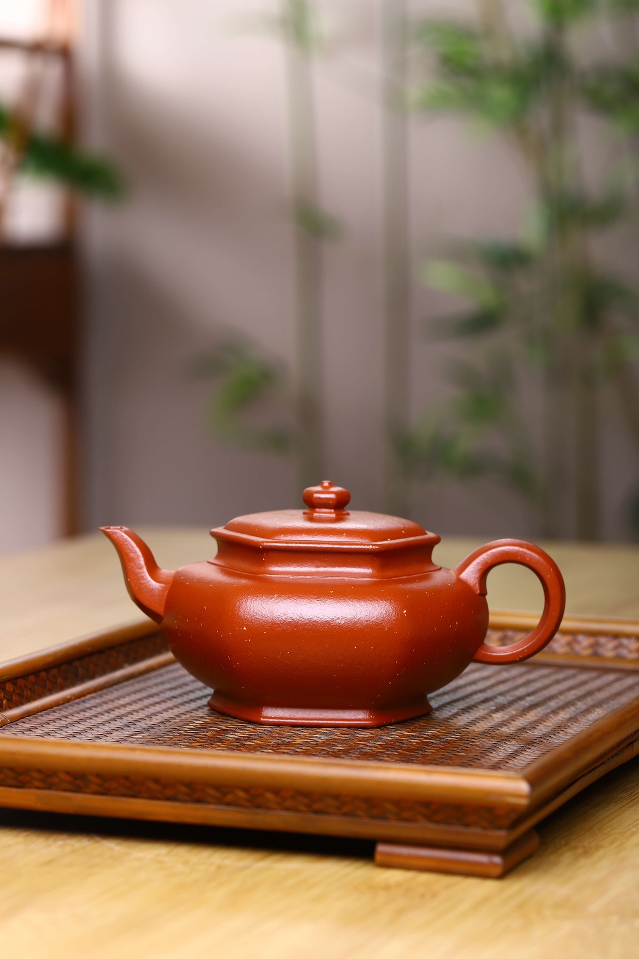 【六方宮燈】-- 宮燈壺是紫砂壺中的經典，顧名思議指古代宮廷用燈。