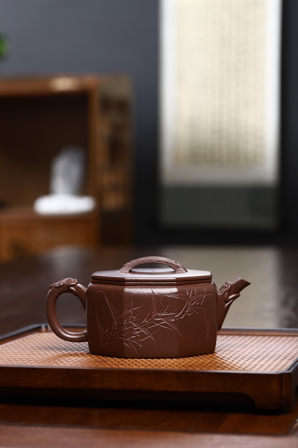 【龍頭漢瓦】-- 平陽上蘭，瓦漢宮盤。池光不定，初涵露干。