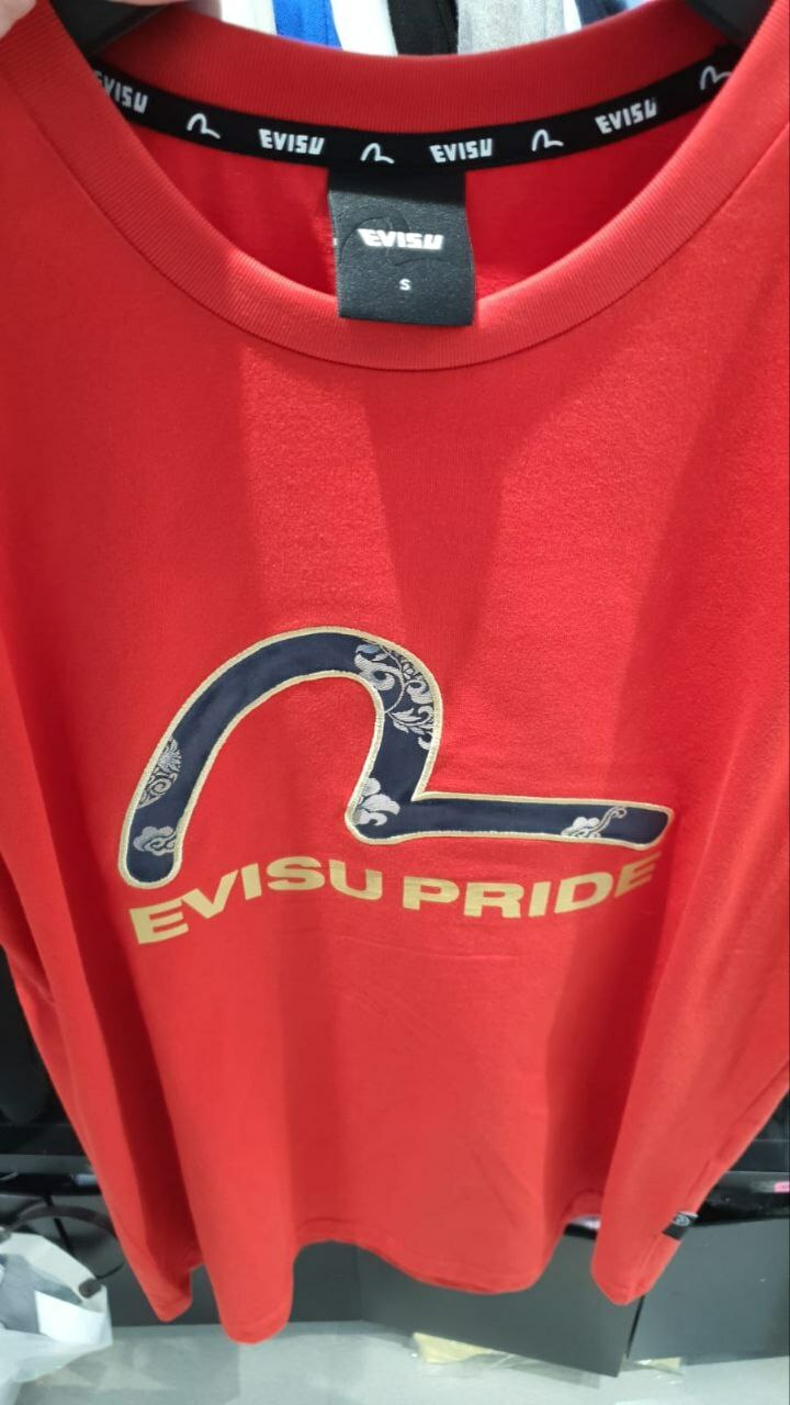 [S] EVISU SATIN APPLIQUE HILLS LOOSE FIT T-SHIRT, RED, EU2UTS709-RED (SEV49)