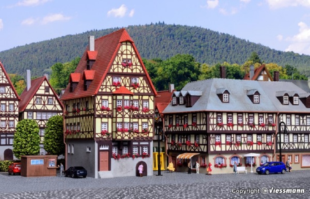 Kibri 37101 N scale High building and corner house