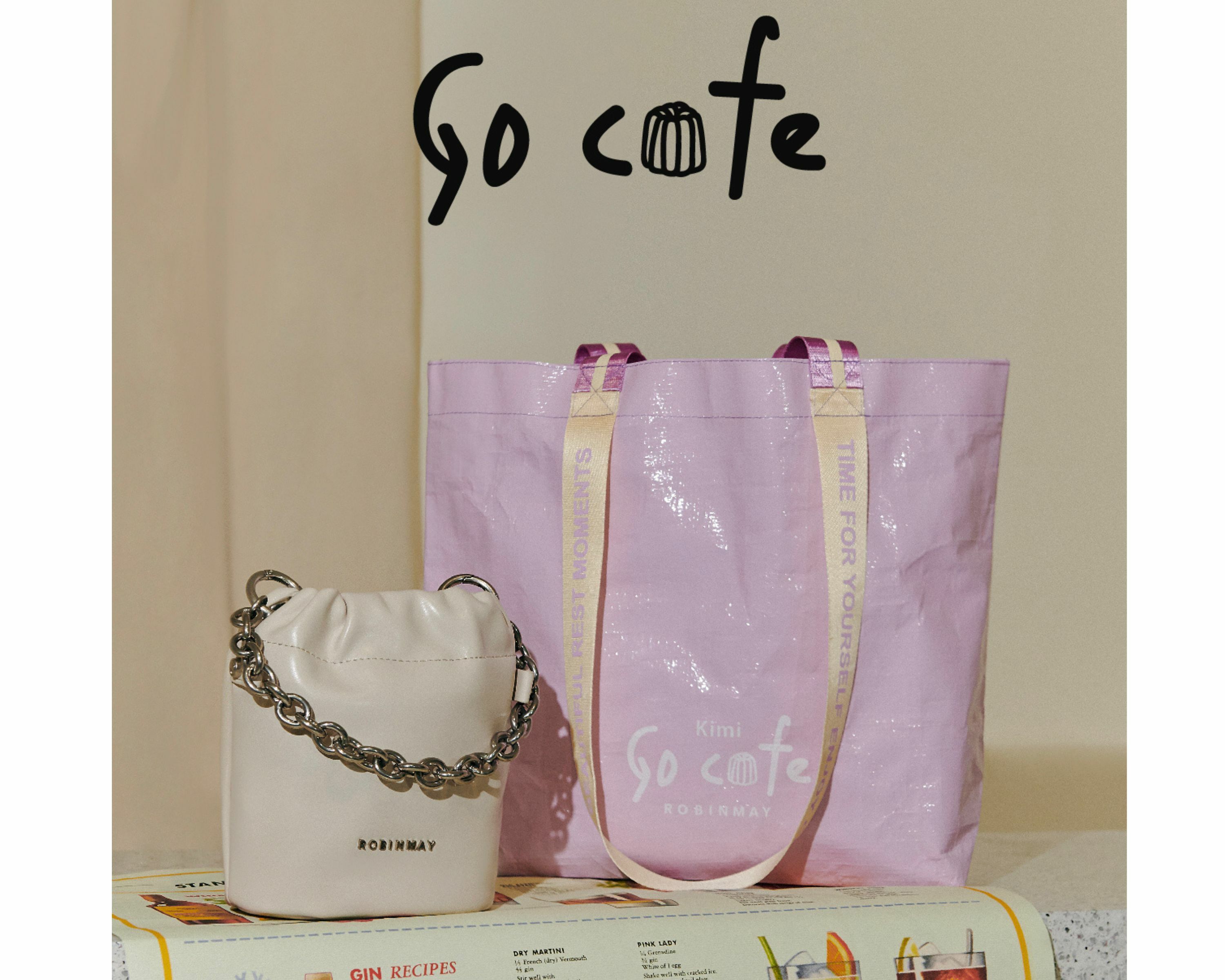 隨附單條皮質穿洞背帶，雙重設計讓你能夠隨心切換想要的背法。