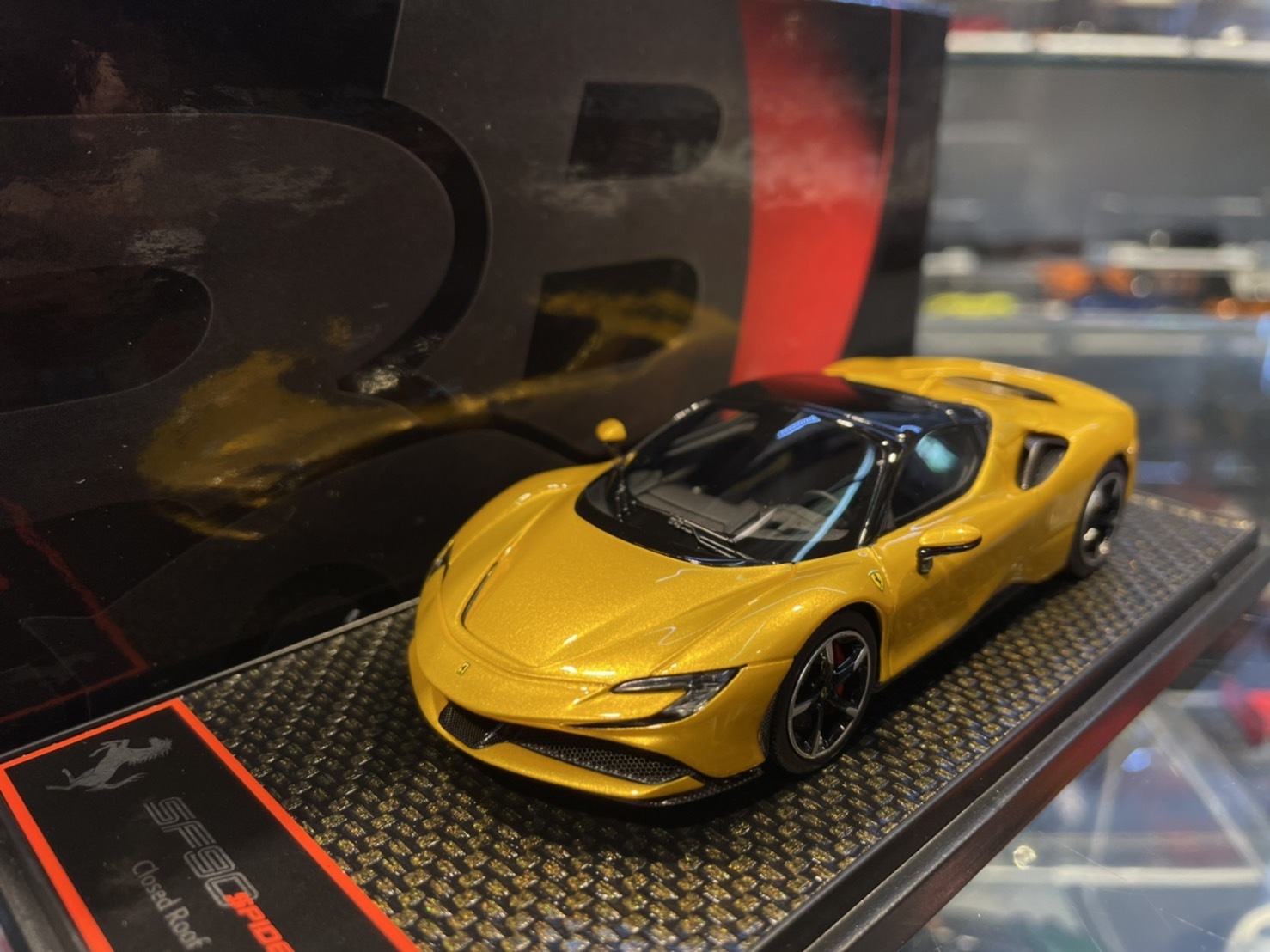 Ferrari SF90 Spider Toit Fermé - Modèle réduit de voiture à l