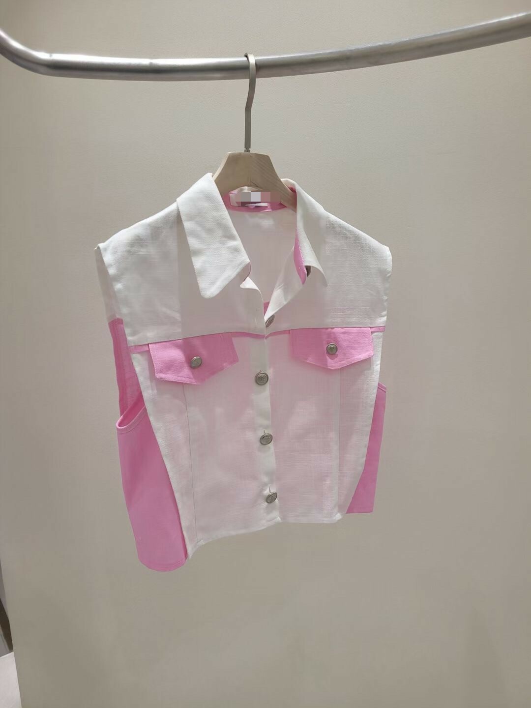 2207090撞色翻蓋口袋排釦半袖背心