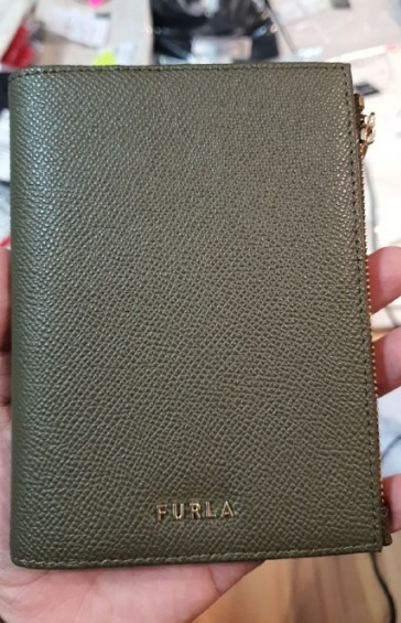 [S] FURLA PDJ7CL0 BX0306 0MU00 0071 CLASSIC S PASSPORT HOLDER W/ZIP, 8050597127118 (SF45)