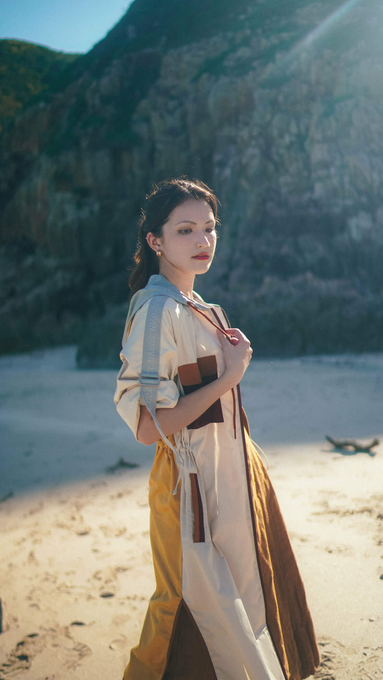 【Just Africa】輕薄防潑水拼色連帽PARKA外套 - 亞麻色