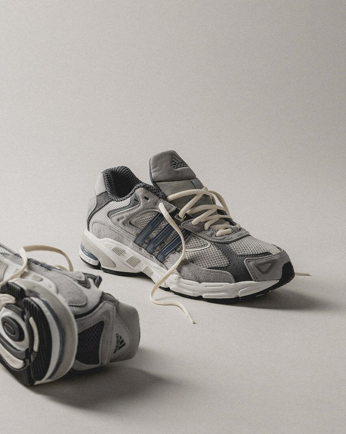 【 adidas RESPONSE CL 銀灰配色鞋款 】