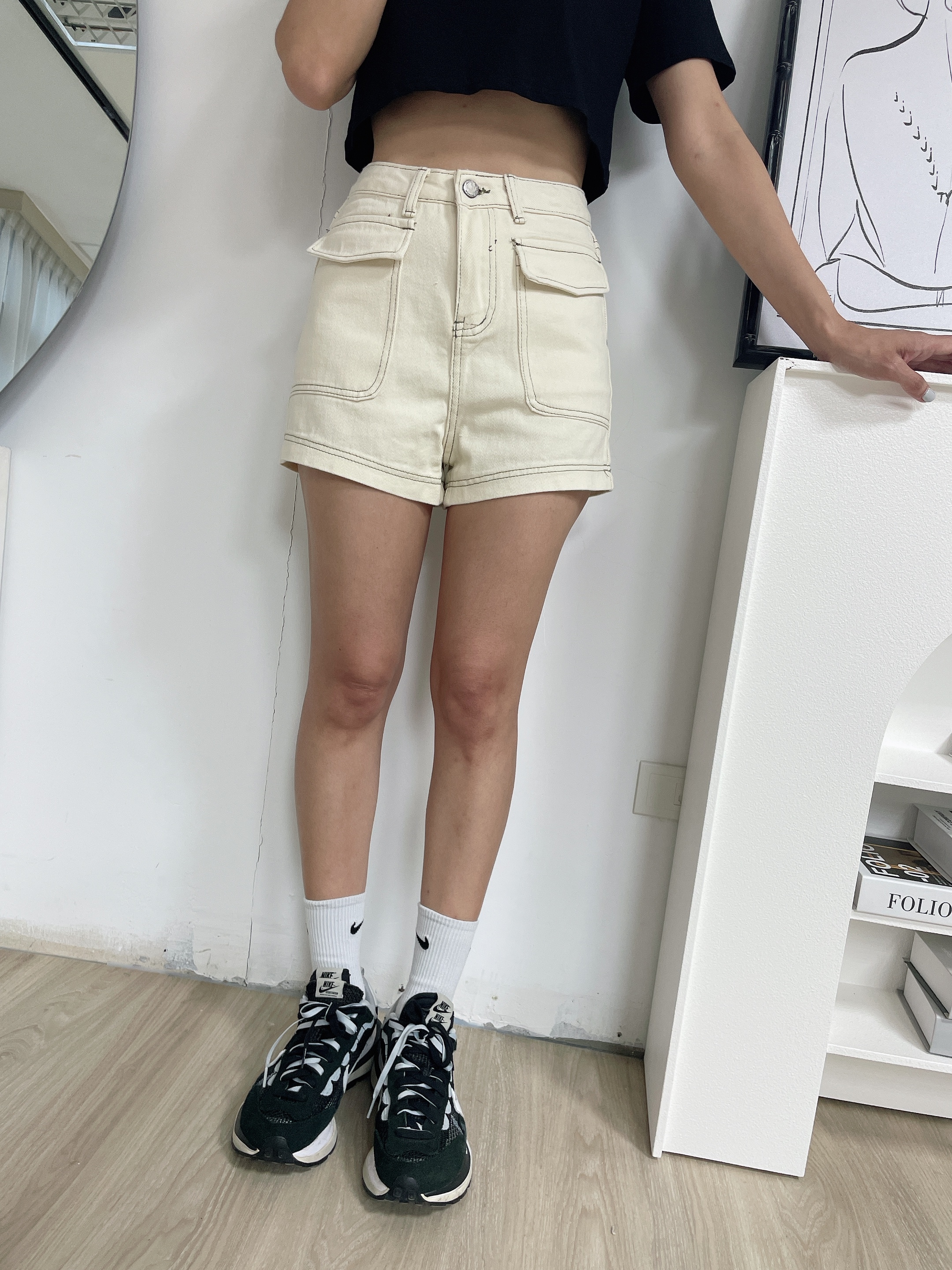 C084 車線造型牛仔短褲(兩色)(517) (現貨)