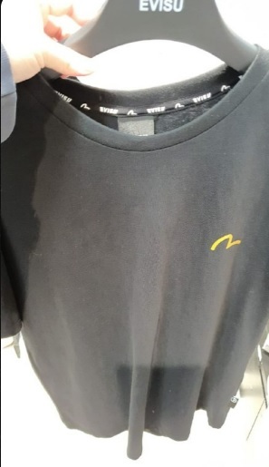 [S] EVISU BACK PANEL BRUSH TOUCH ENGLISH PRINT LOOSE FIT T-SHIRT, BLACK, EU5UTS904-BLACK (SEV68)