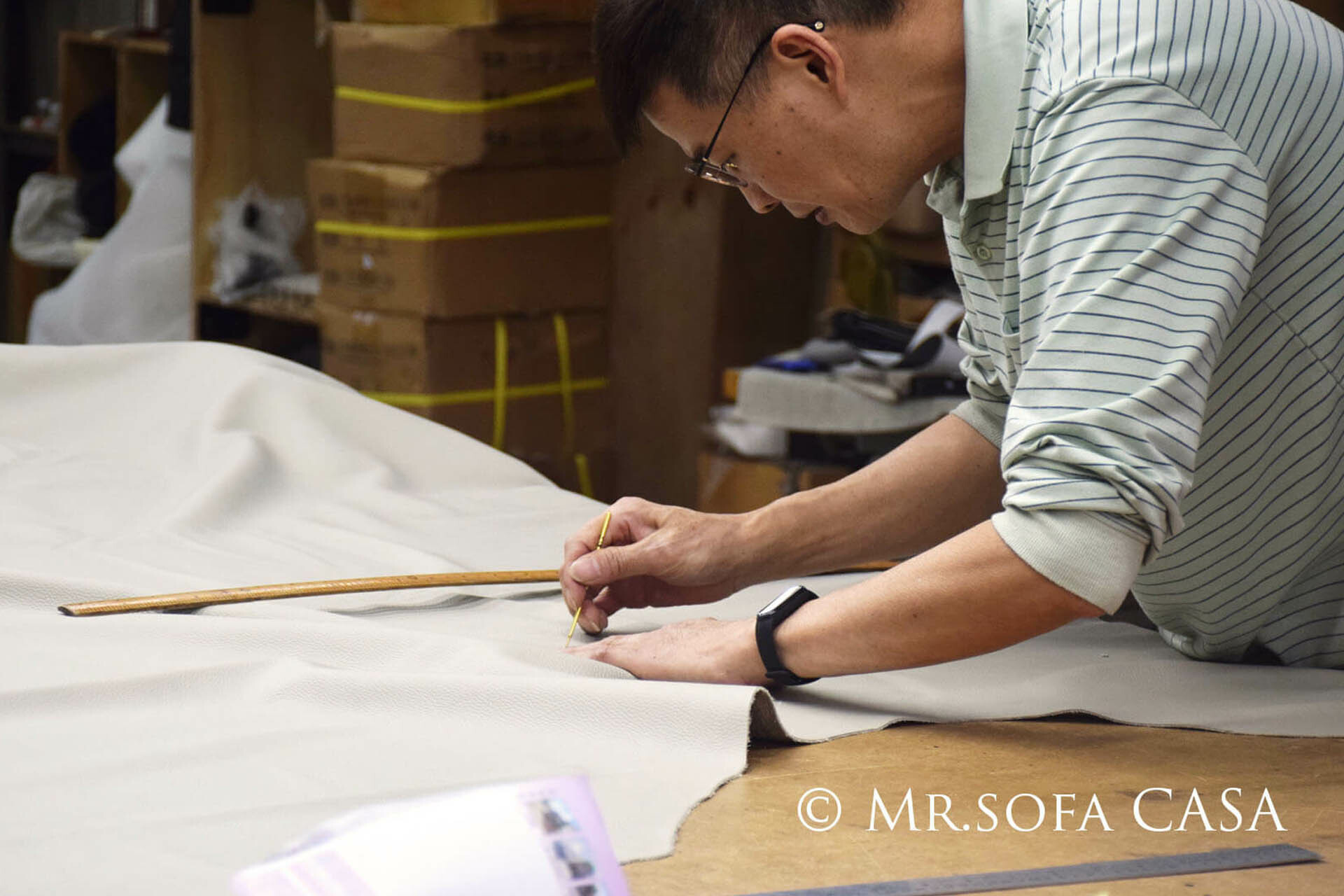 沙發工廠師傅擁有熟練工法