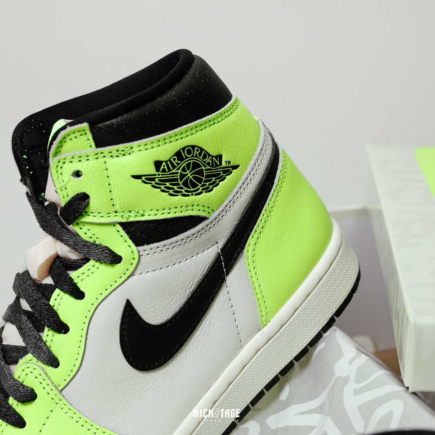 男鞋NIKE AIR JORDAN 1 High OG Visionaire 螢光黃黑白黃【555088-