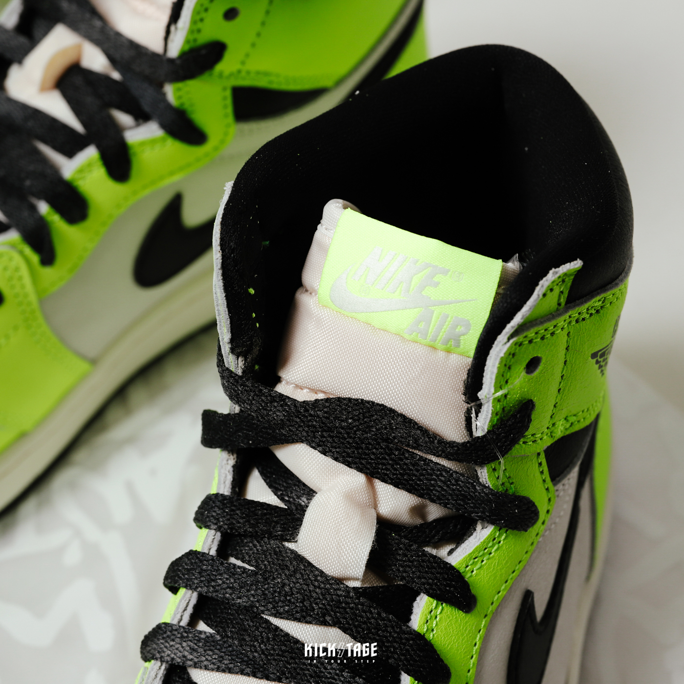 男鞋NIKE AIR JORDAN 1 High OG Visionaire 螢光黃黑白黃【555088-