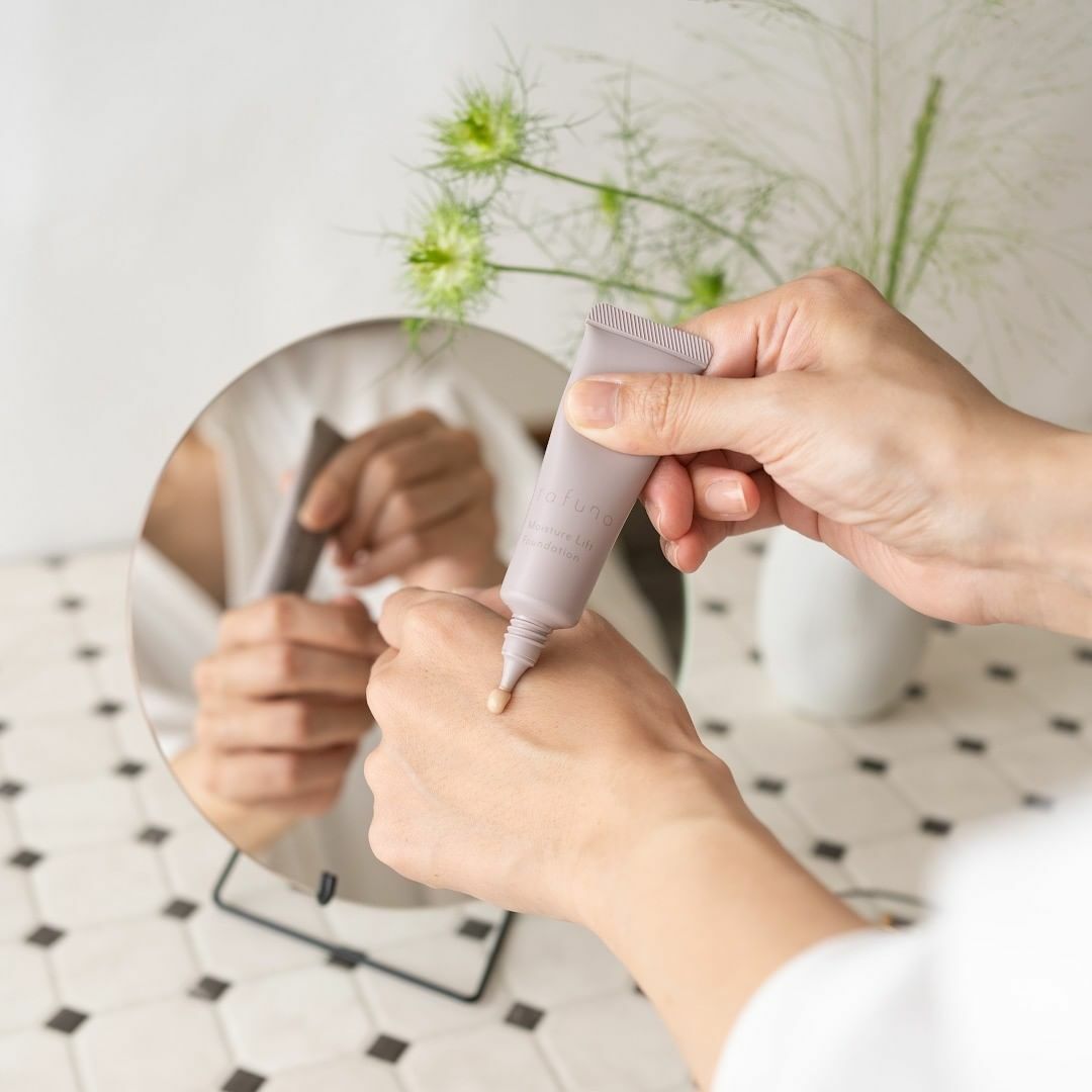 透氣保濕緊緻提升粉底液 SK158